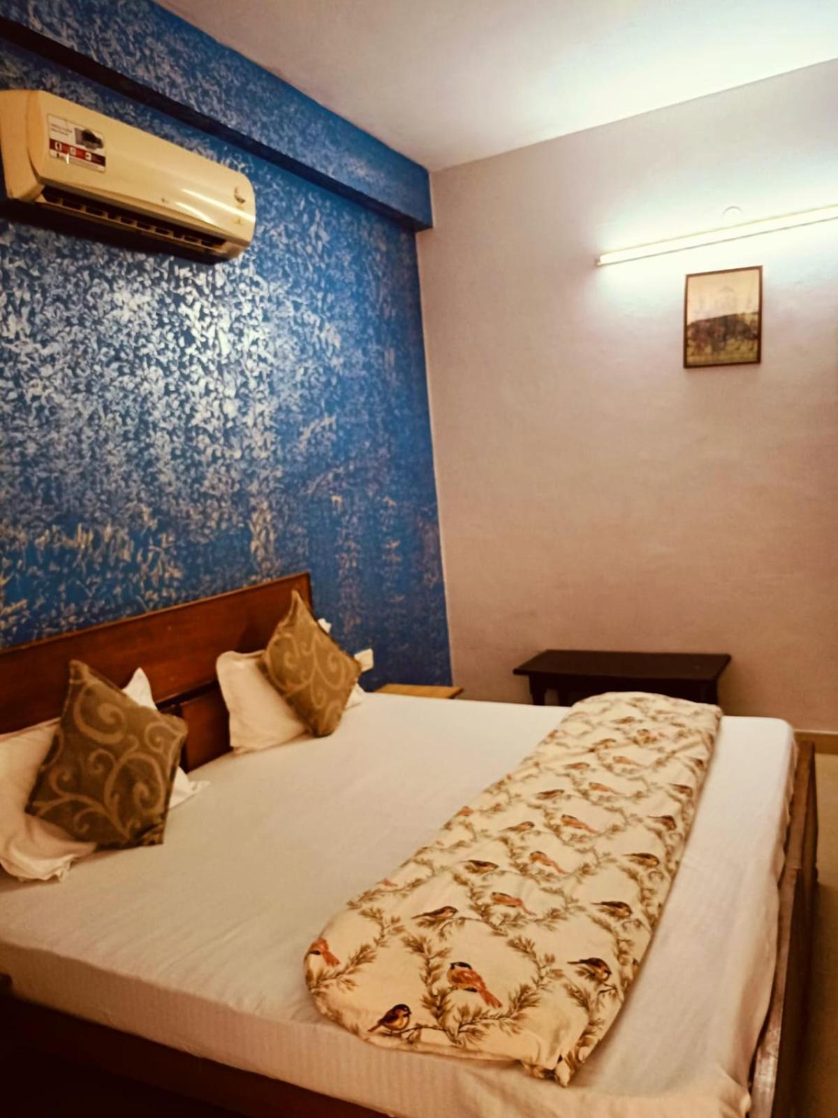 Braj Haveli Hotel *