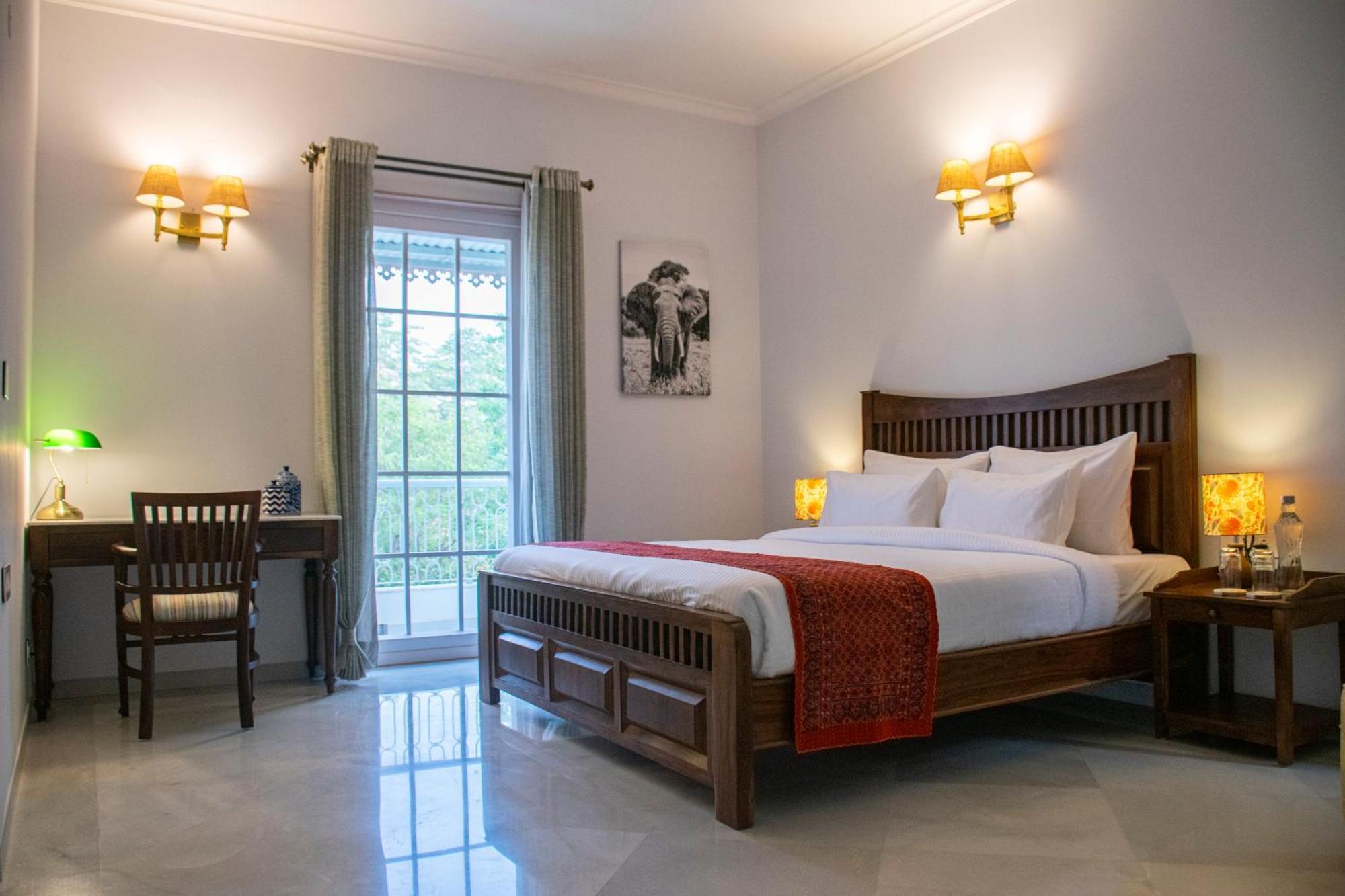 Naila Kothi - A Luxury Boutique Royal In *