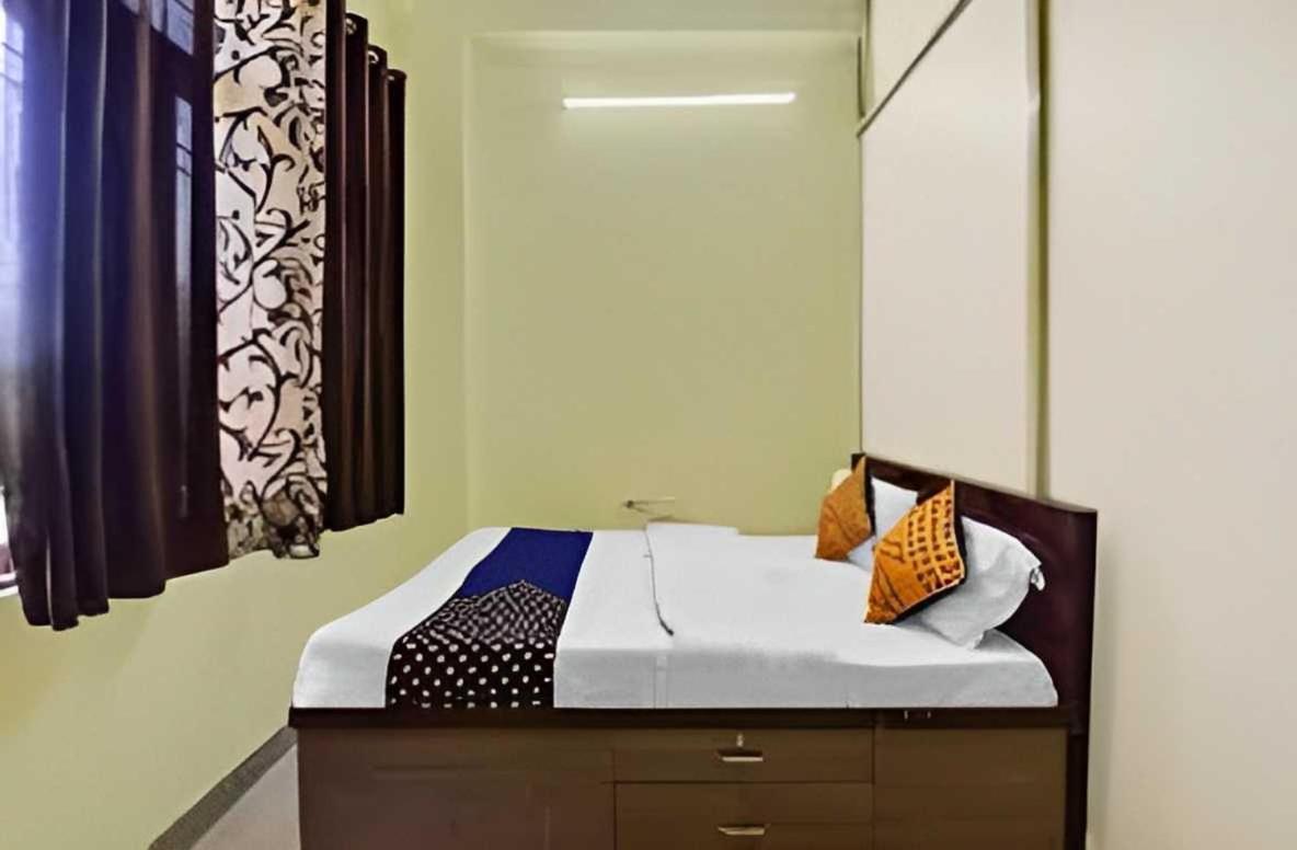 Hotel O Dev Mansarovar 3*