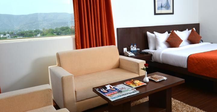Capital O 11744 Heritage Heights Hotel