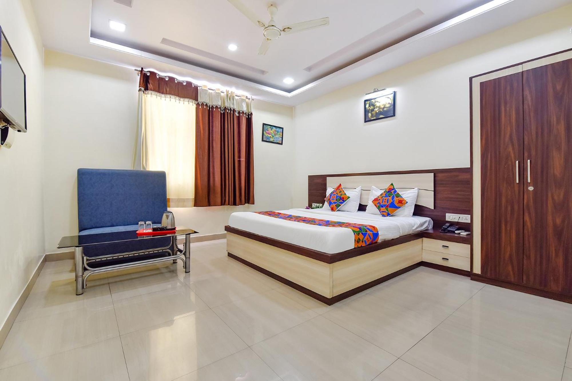 Fabhotel Pink Palace 3*