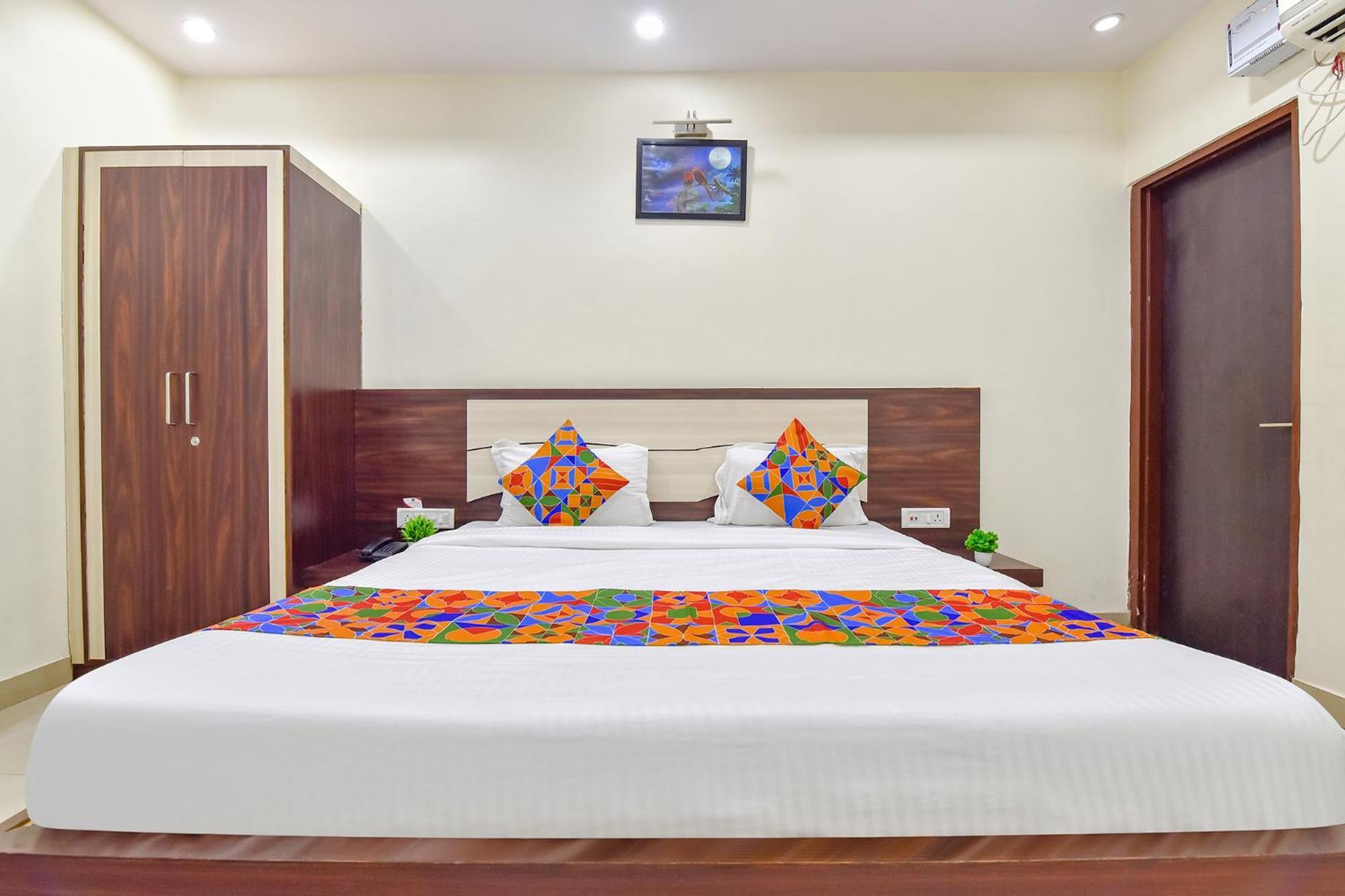 Fabhotel Pink Palace Hotel 3*