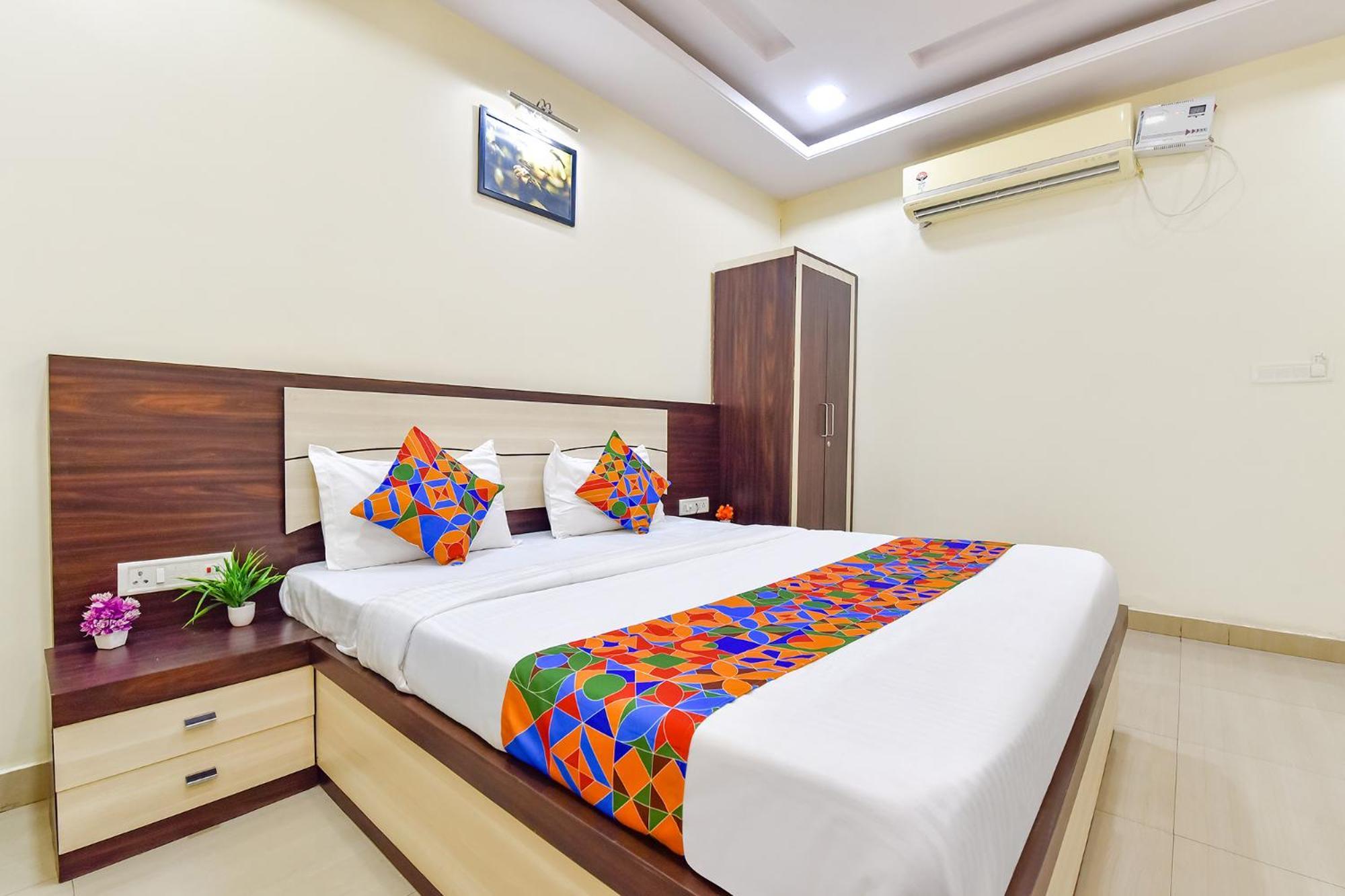 Hotel Fabhotel Pink Palace 3*