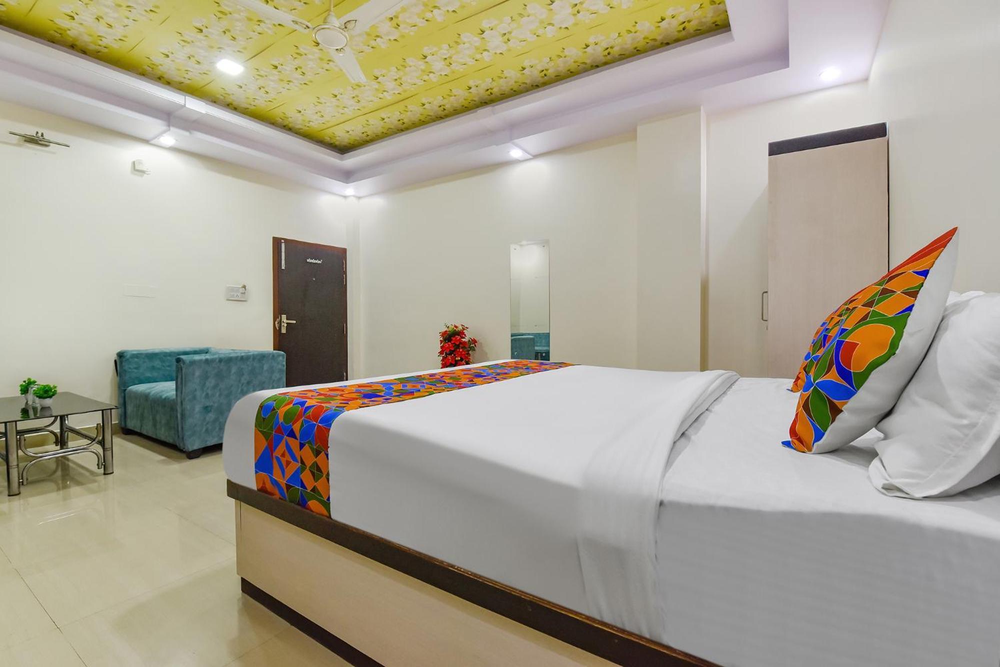 Fabhotel Pink Palace Hotel 3*