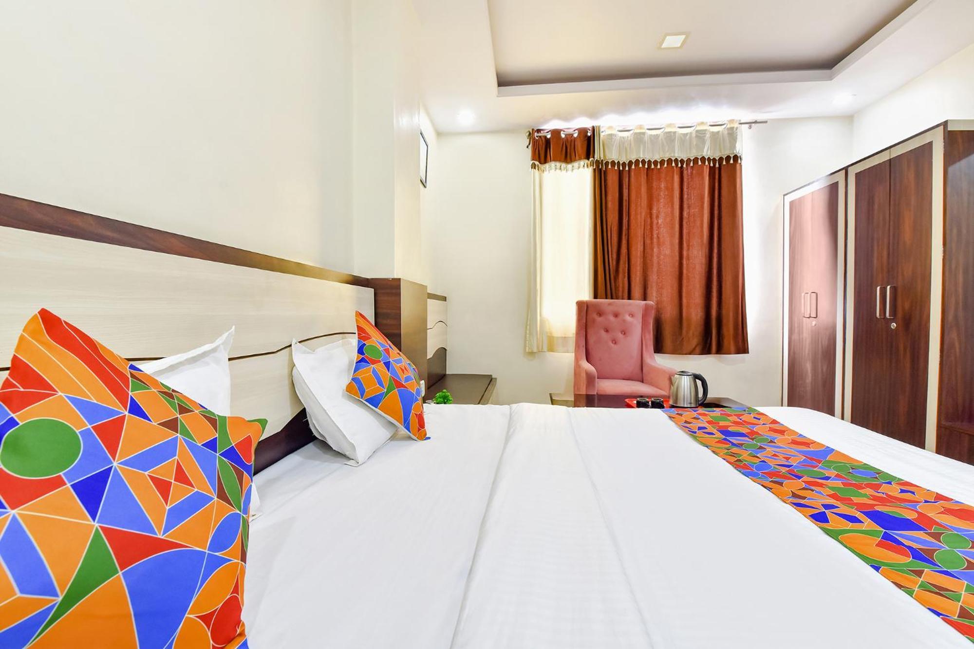 Hotel Fabhotel Pink Palace 3*