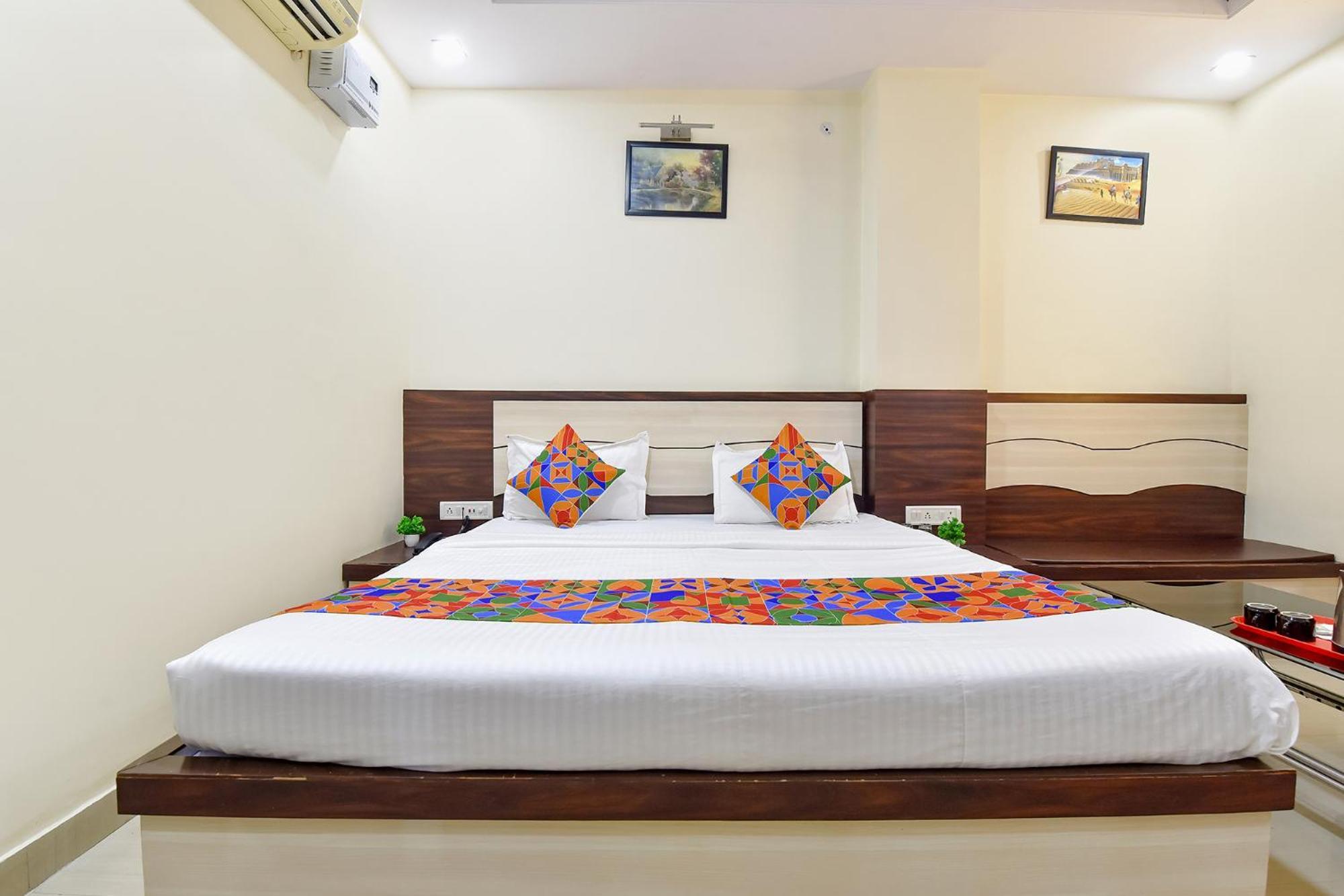 Fabhotel Pink Palace 3*