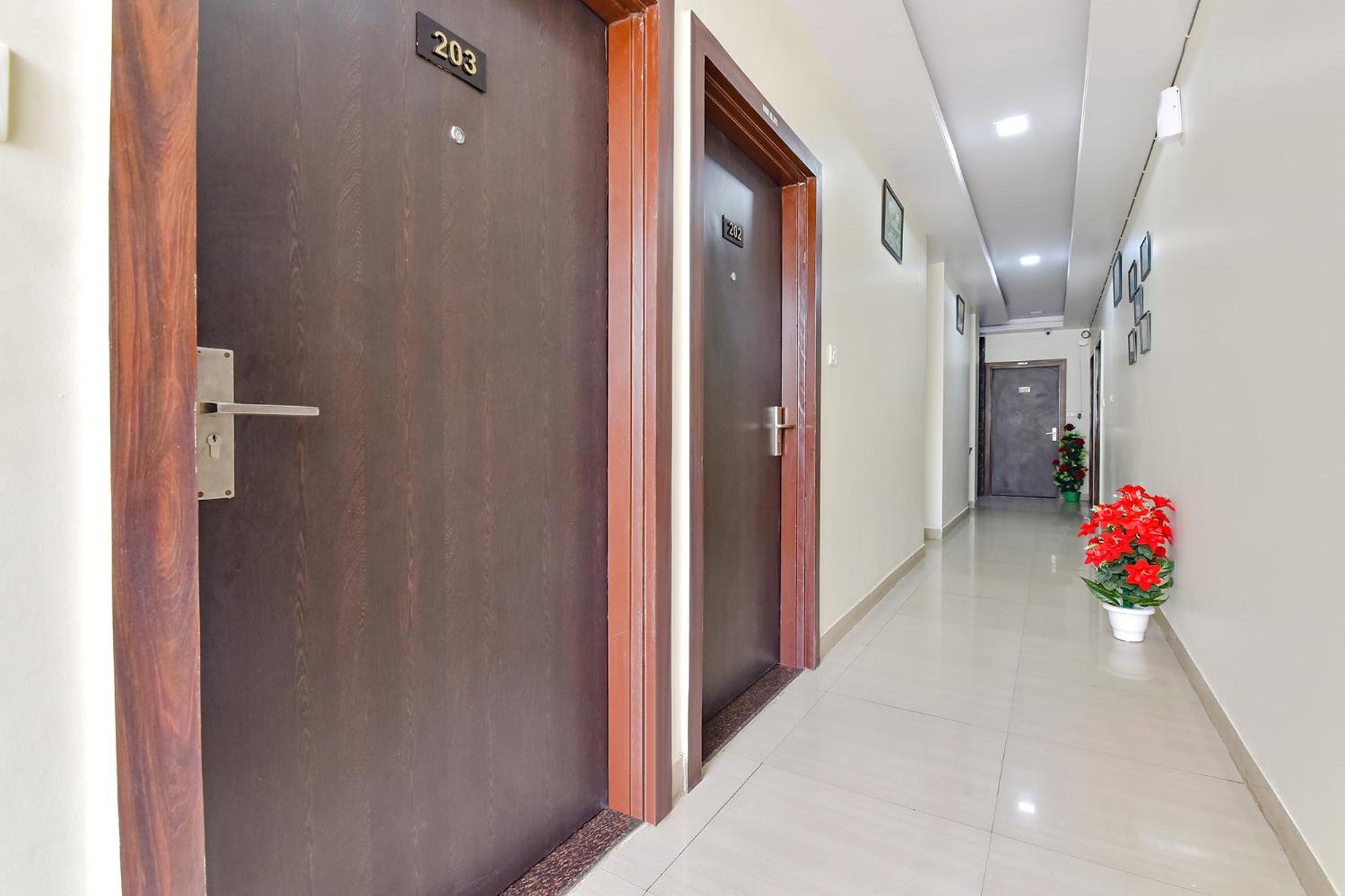 Hotel Fabhotel Pink Palace 3*