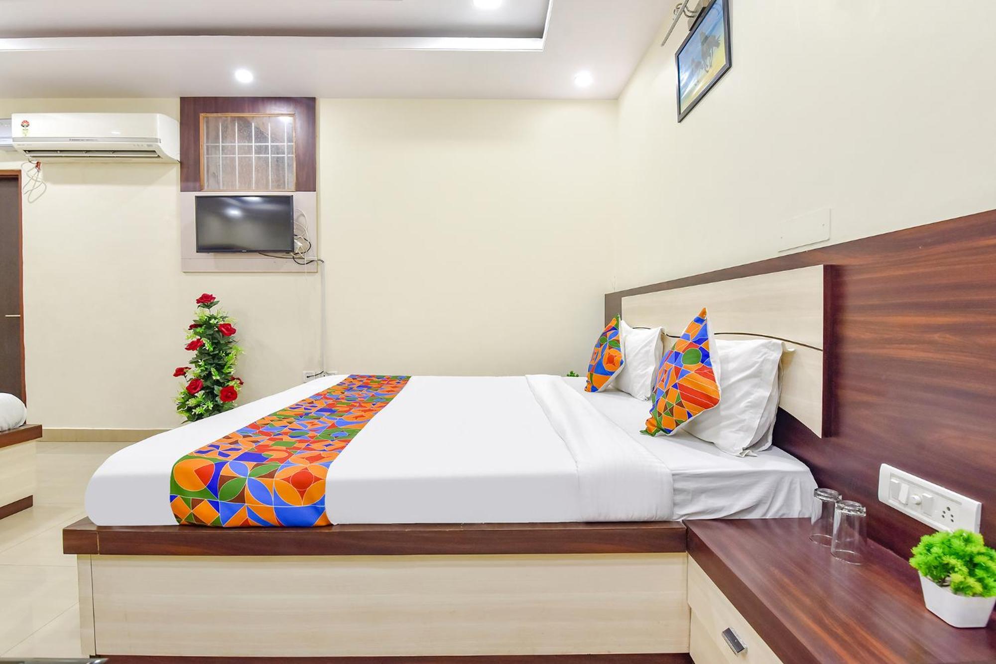 Fabhotel Pink Palace 3*