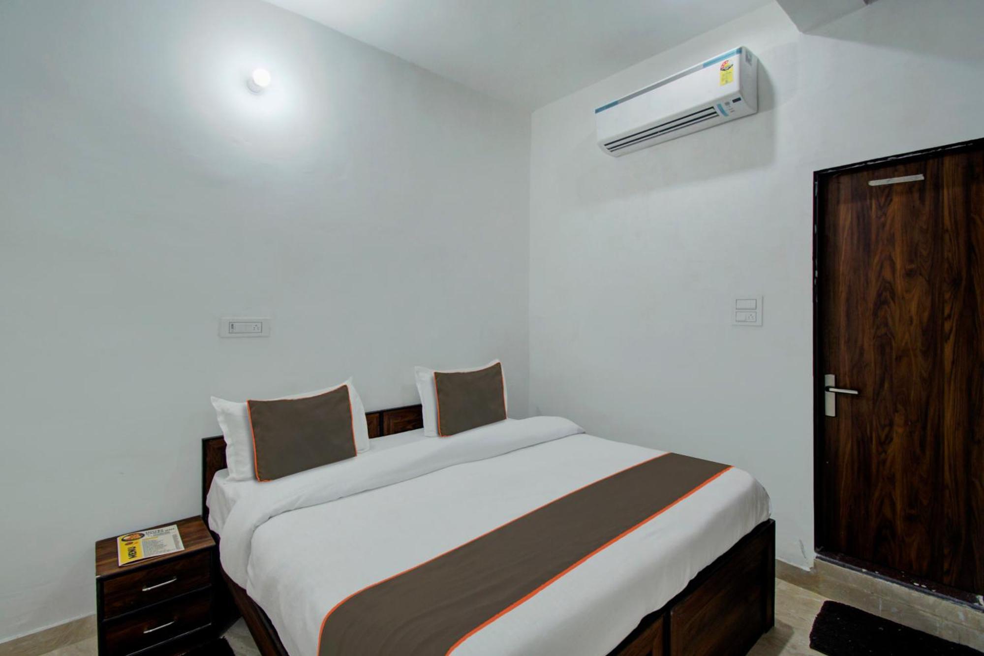 Hotel Oyo 82094 Saras