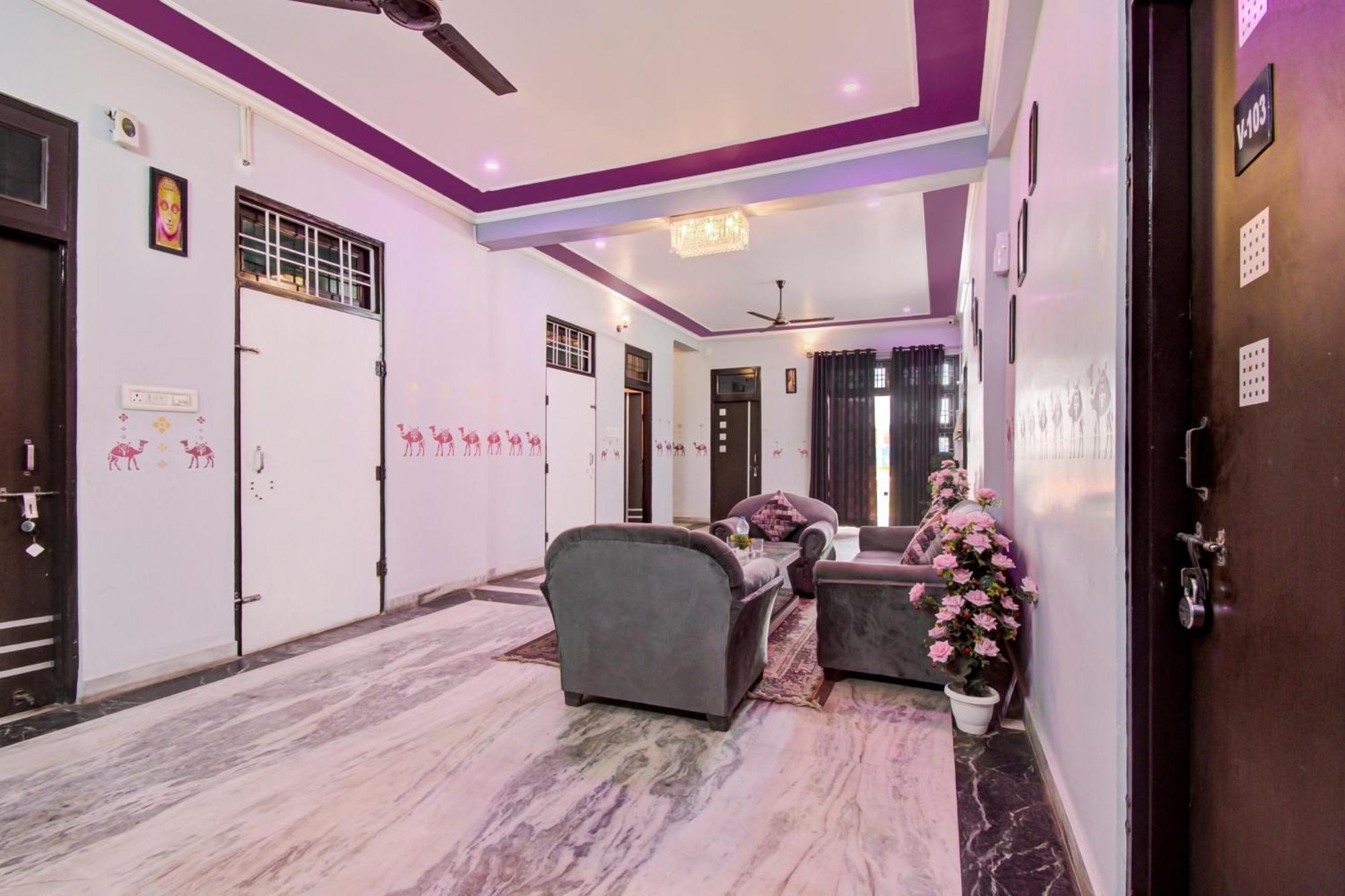 Oyo Flagship 81130 Vanya Hotel 3*