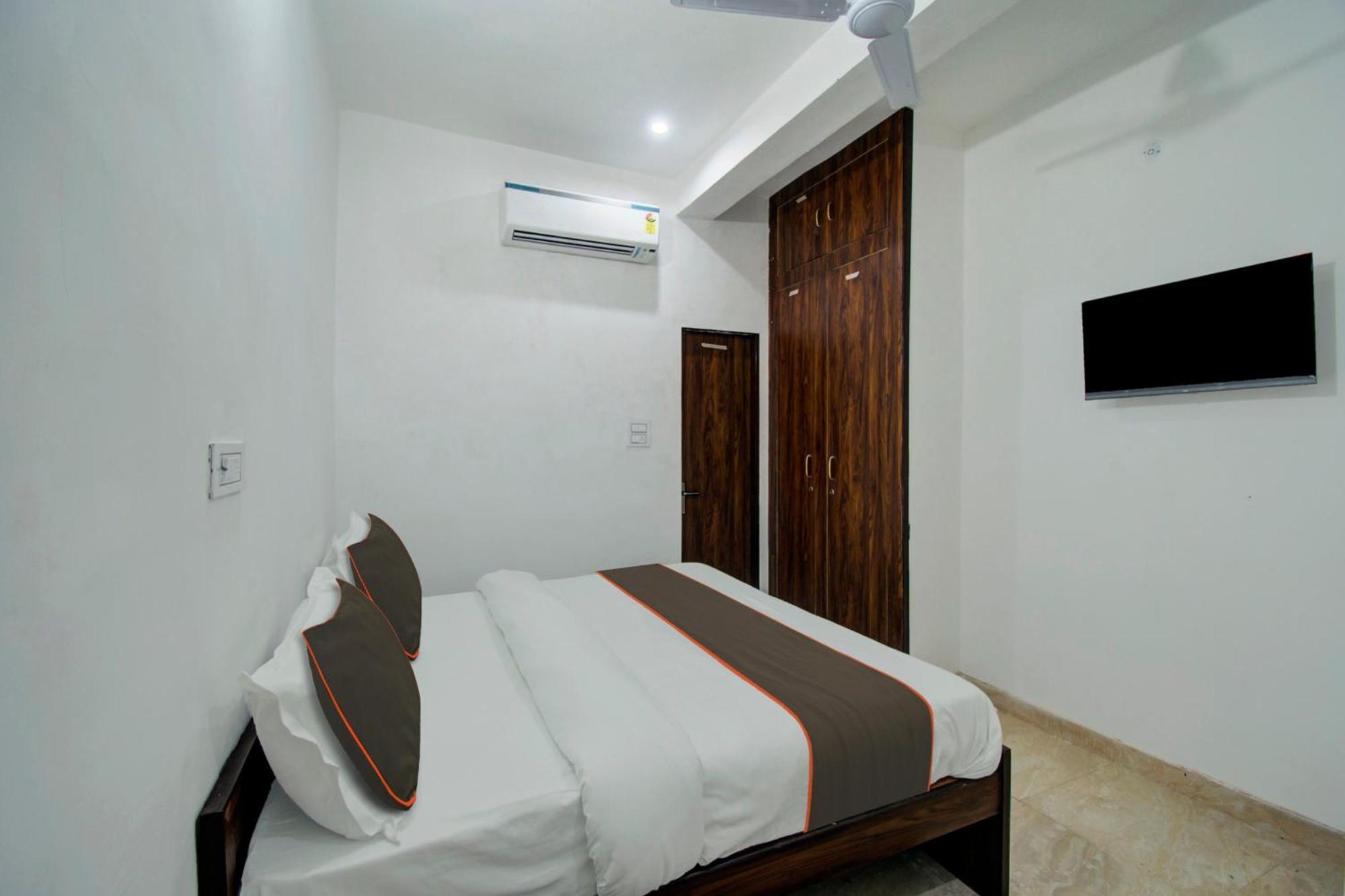 Oyo 82094 Saras Jaipur