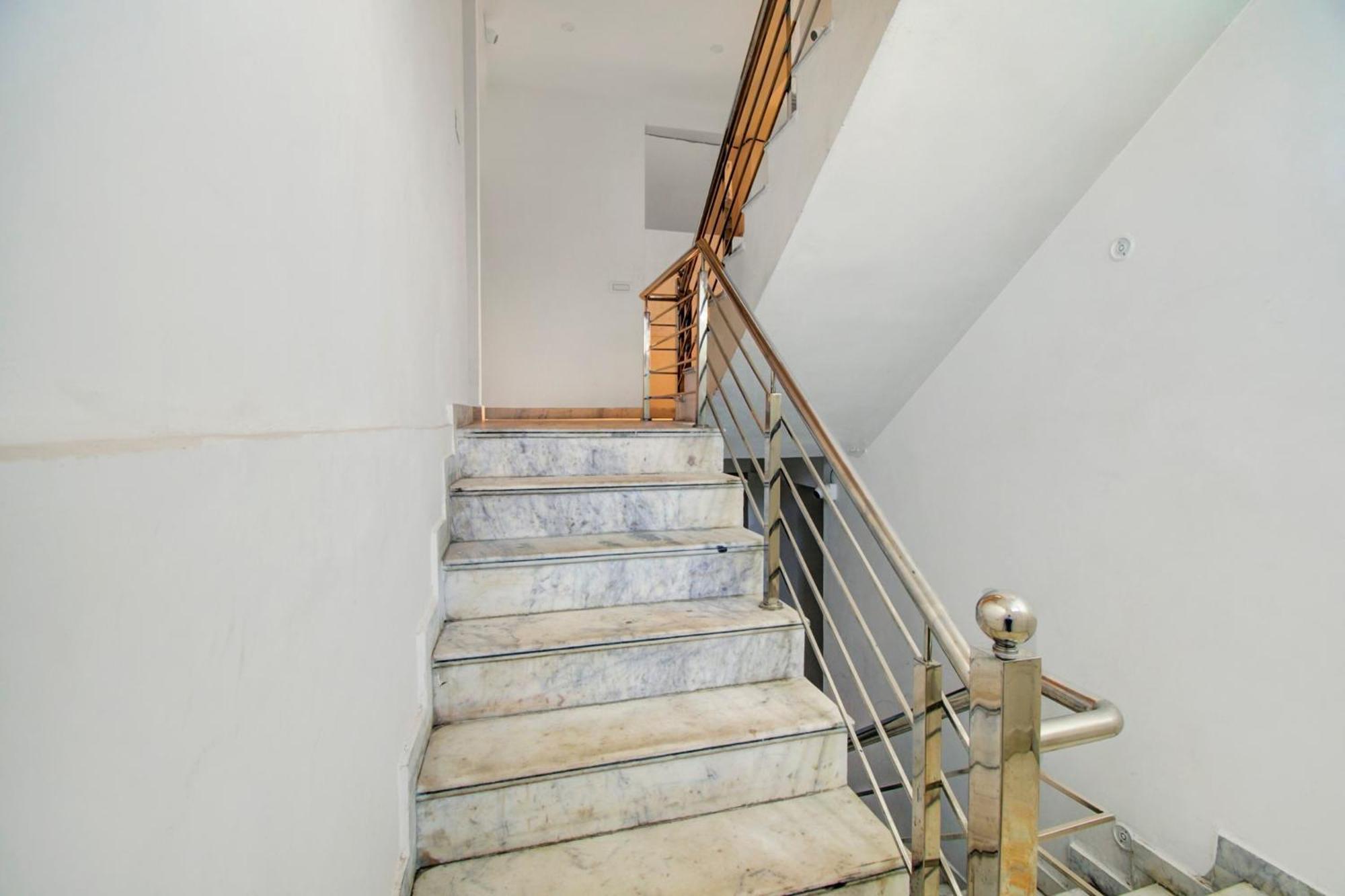 Oyo 82094 Saras 4* Jaipur