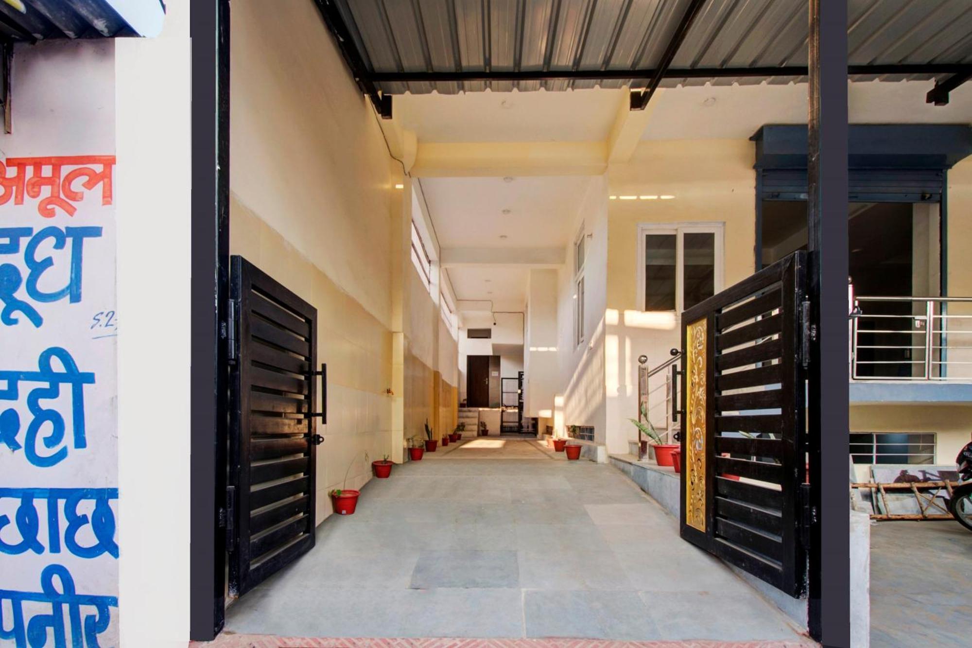 Oyo 82094 Saras Hotel Jaipur