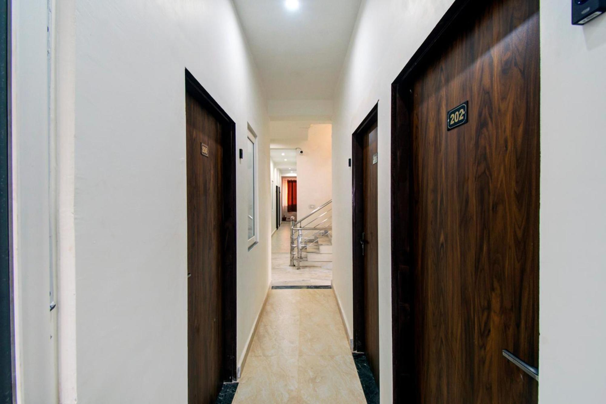 Oyo 82094 Saras Hotel Jaipur