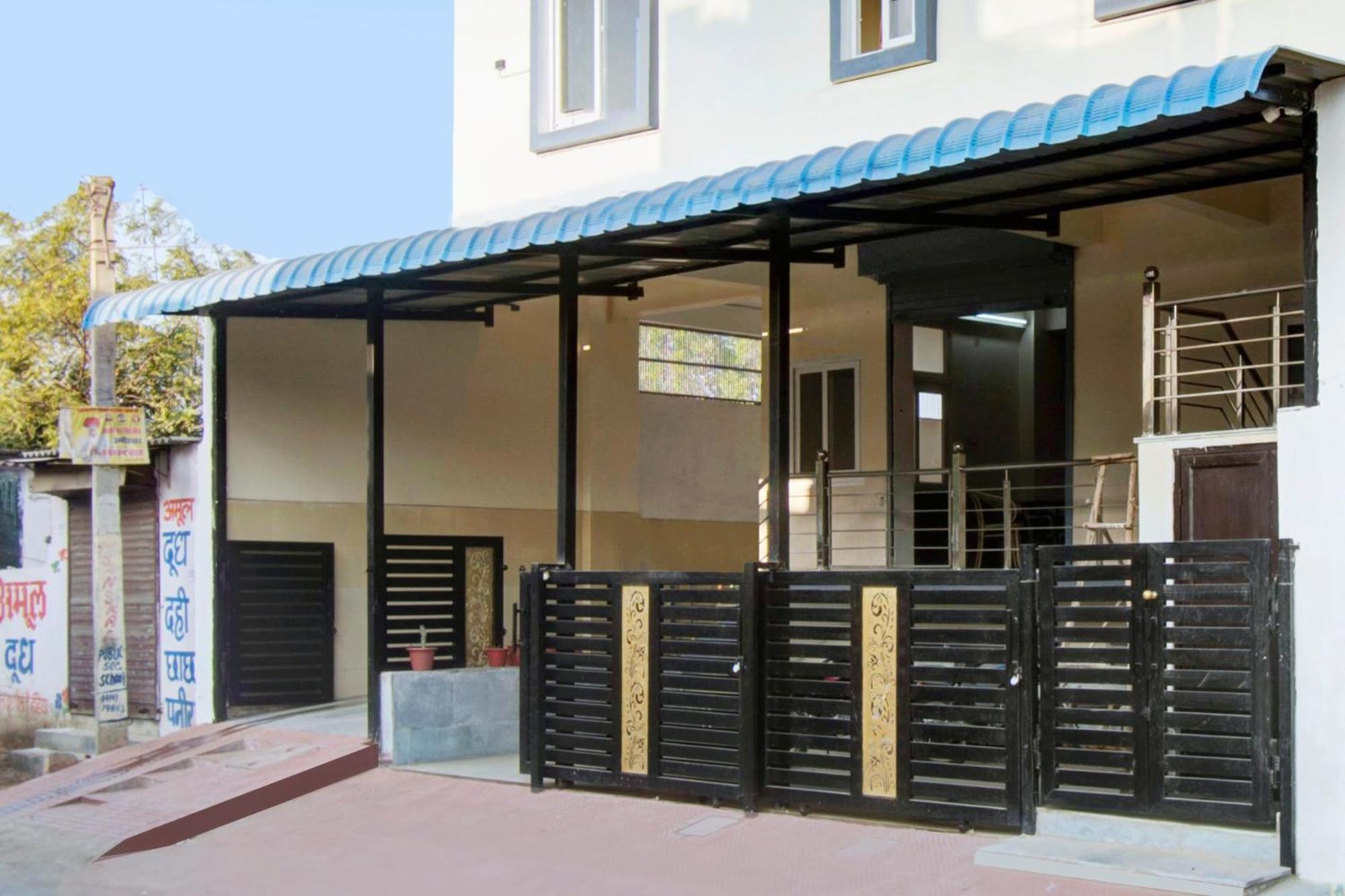 Oyo 82094 Saras 4* Jaipur