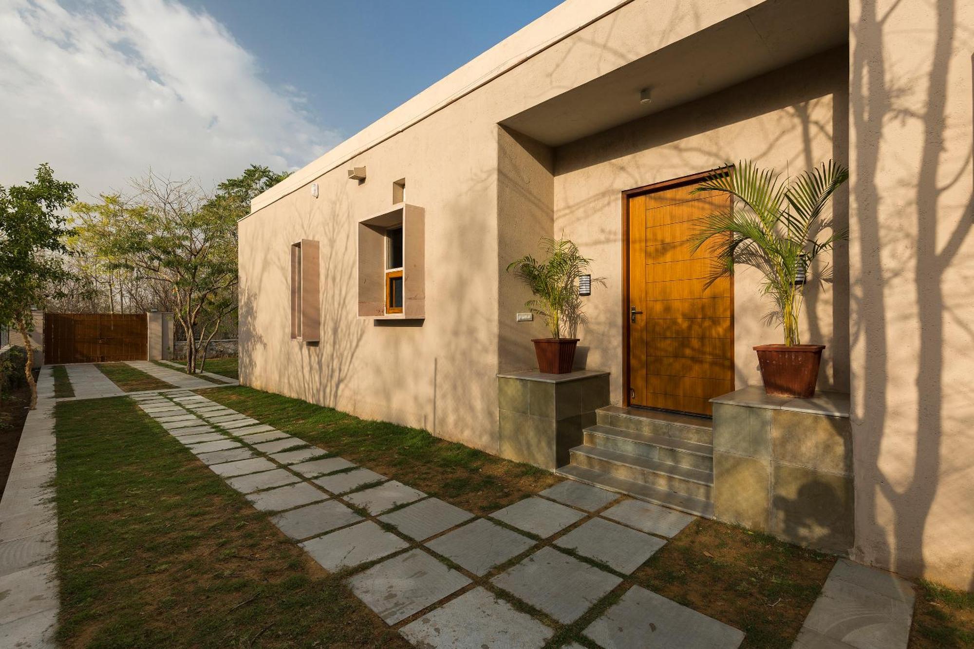 Stayvista The Owl House: Hillside With Terrace And Lawn