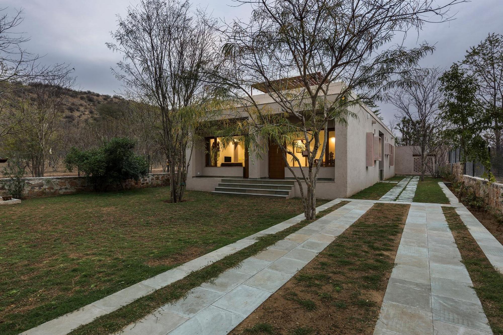 Stayvista The Owl House: Hillside With Terrace And Lawn