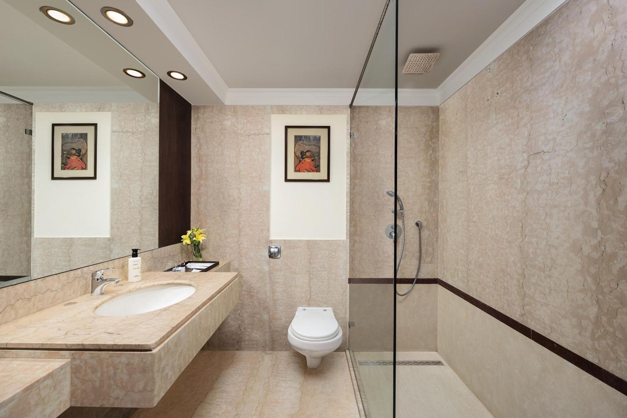 Hotel V Sarovar Portico Mi Road Jaipur