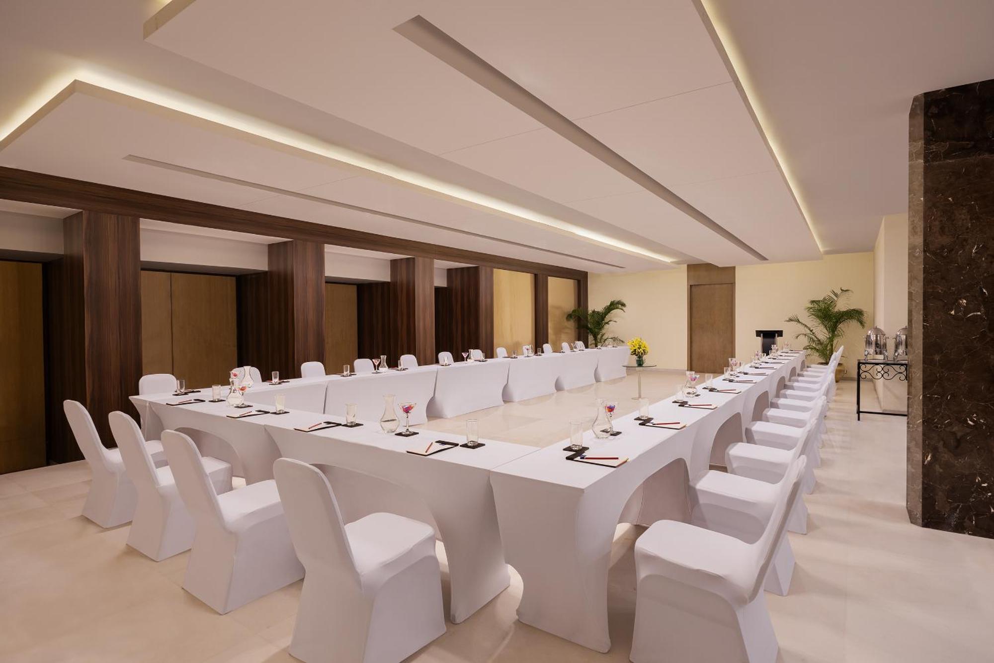 Hotel V Sarovar Portico Mi Road Jaipur