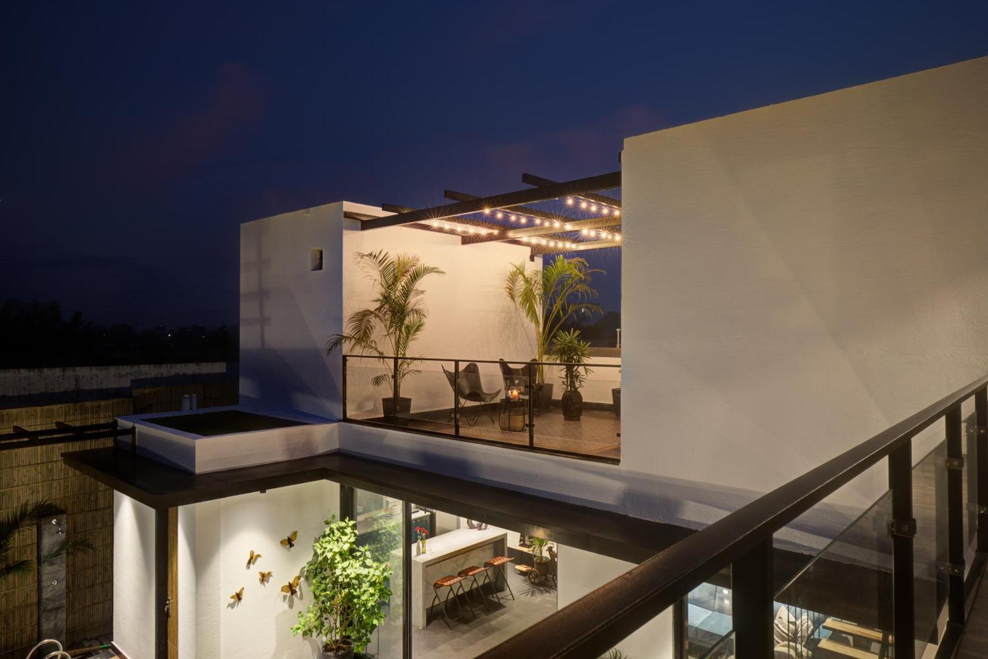 The Hanging - A Luxury Pool In Jaipur