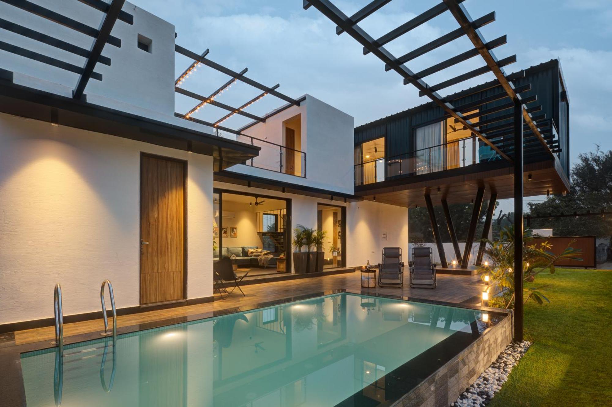 The Hanging - A Luxury Pool In * Jaipur
