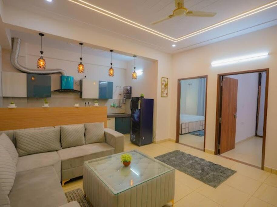 Sky Port Bhk Netflix Prime Wi-fi Rooftop