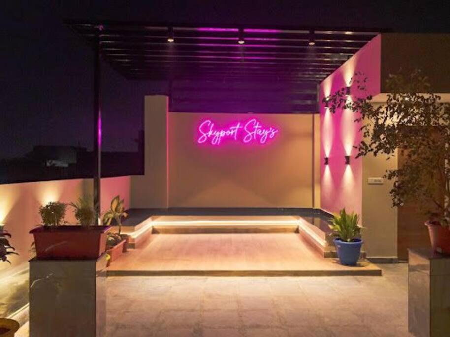 Apartment Sky Port Bhk Netflix Prime Wi-fi Rooftop *