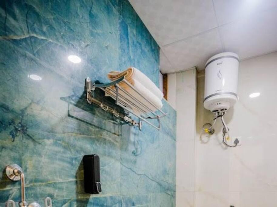 Sky Port Bhk Netflix Prime Wi-fi Rooftop *