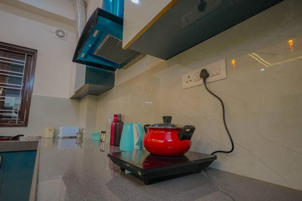 Sky Port Bhk Netflix Prime Wi-fi Rooftop
