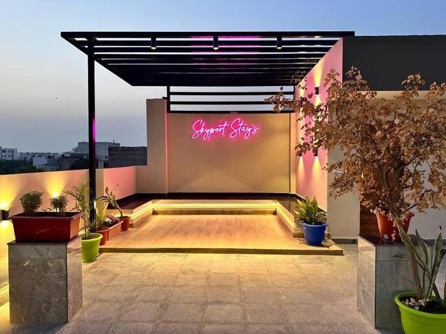 Sky Port Bhk Netflix Prime Wi-fi Rooftop *