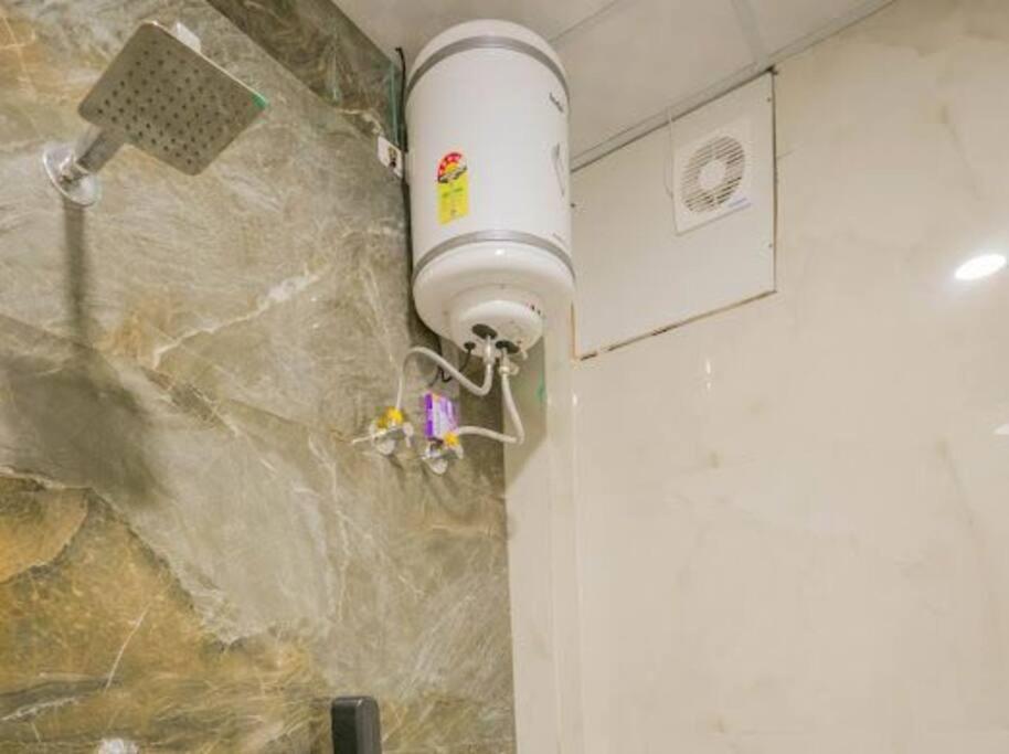Sky Port Bhk Netflix Prime Wi-fi Rooftop *