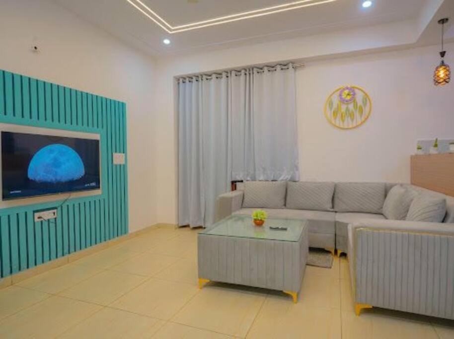 Sky Port Bhk Netflix Prime Wi-fi Rooftop *