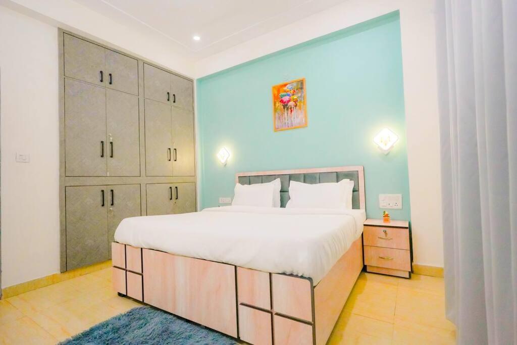 Sky Port Bhk Netflix Prime Wi-fi Rooftop Apartment *