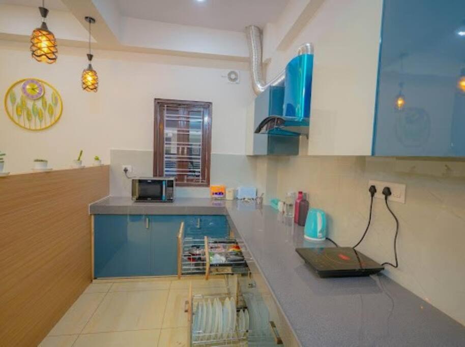 Apartment Sky Port Bhk Netflix Prime Wi-fi Rooftop *