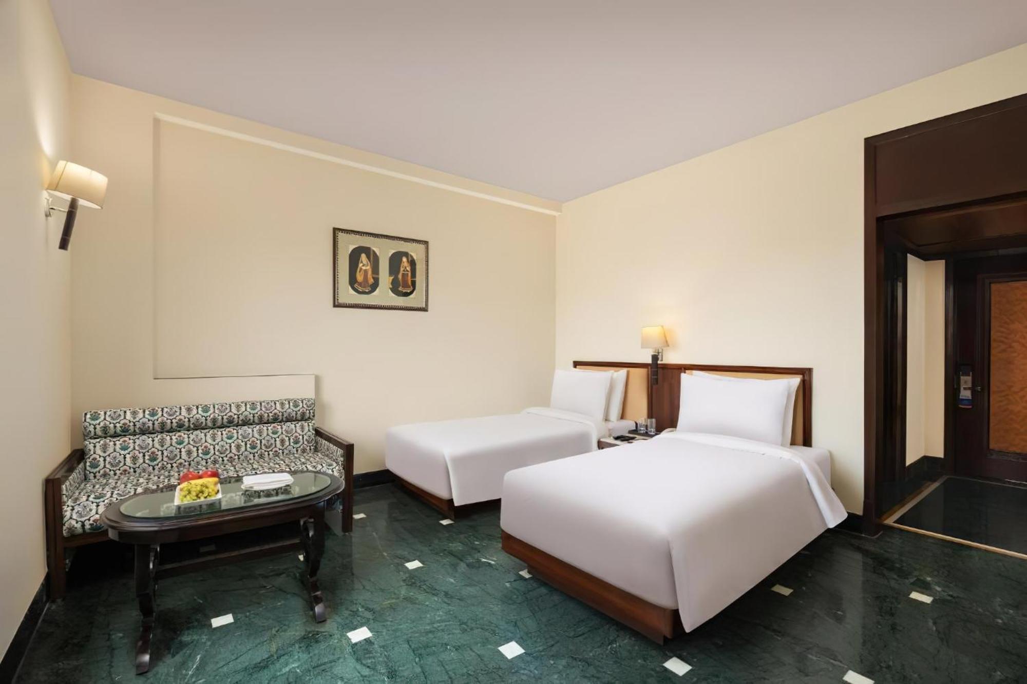 V Sarovar Portico Mi Road 4*