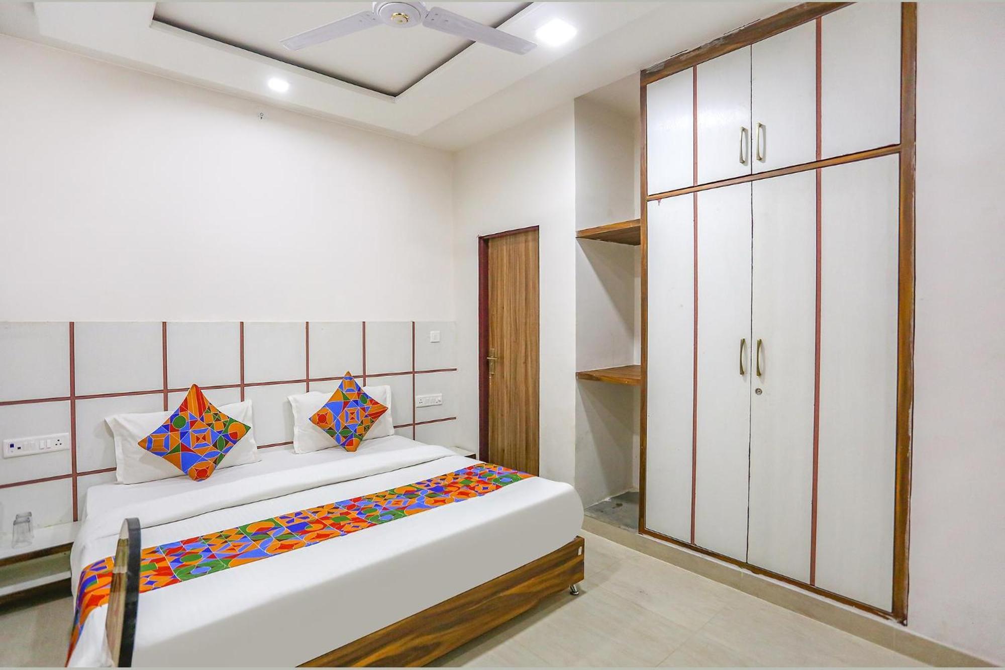 Fabhotel Season Park 2 3*