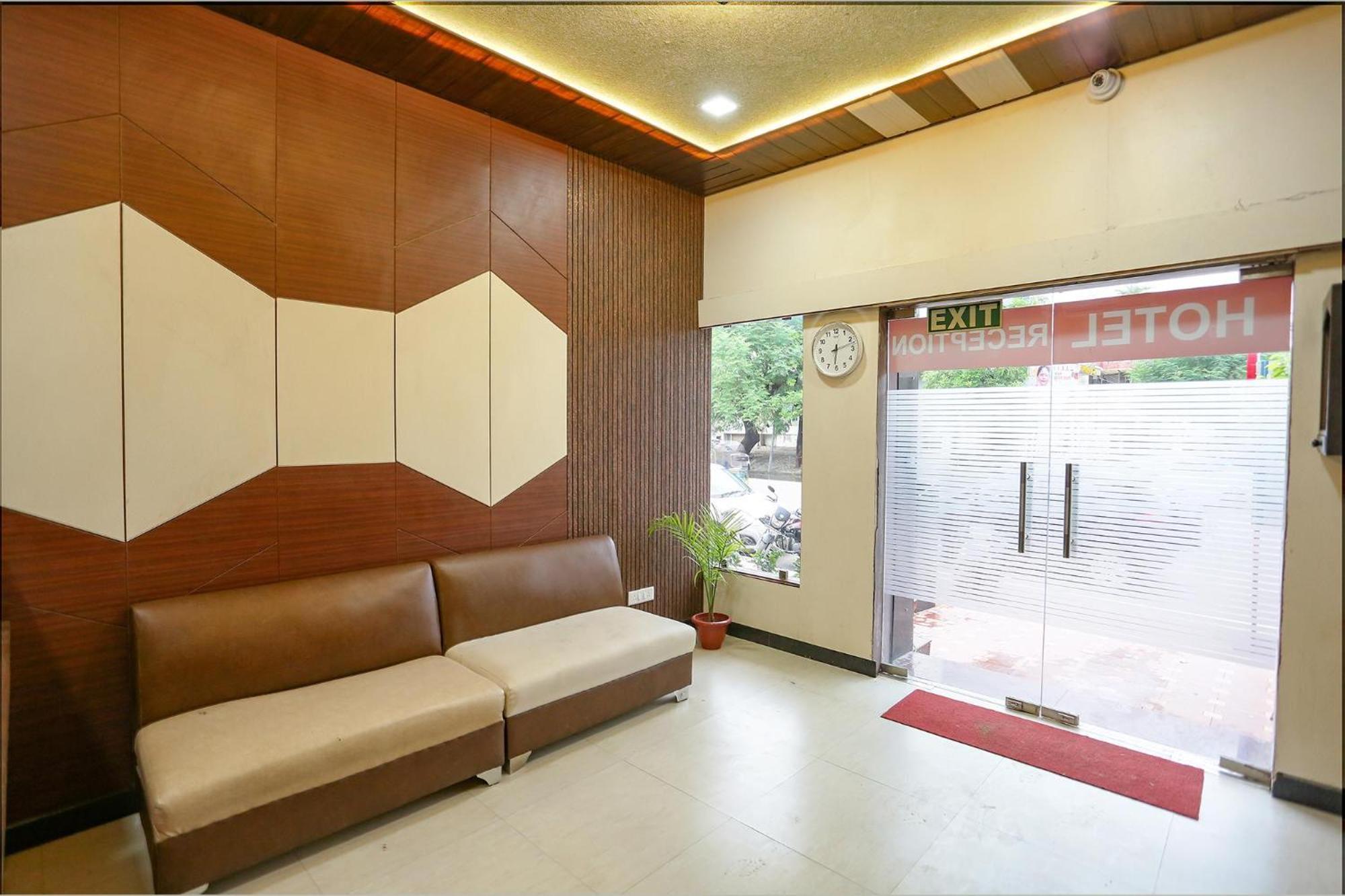 Hotel Fabhotel Season Park 2