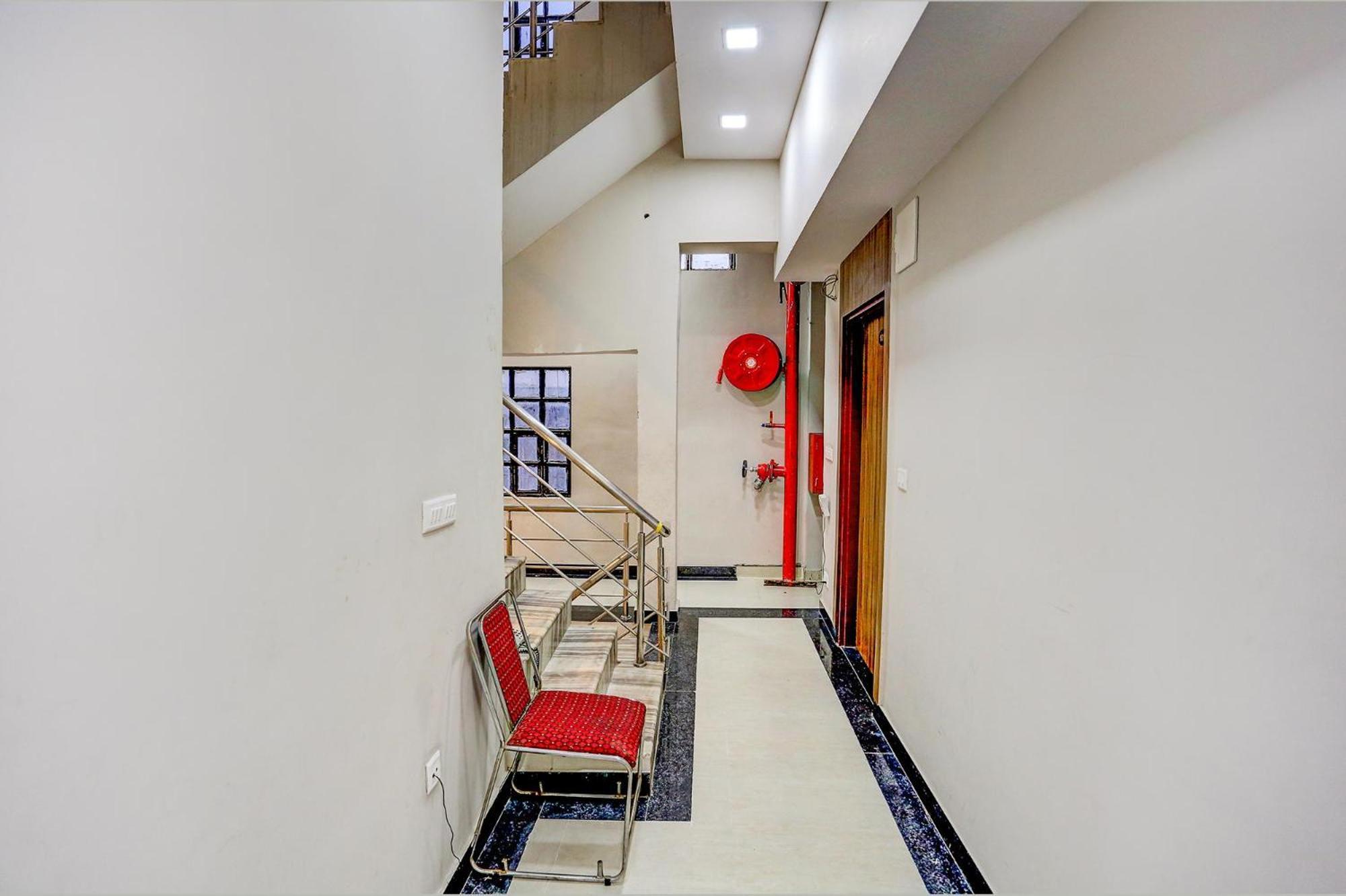 Fabhotel Season Park 2