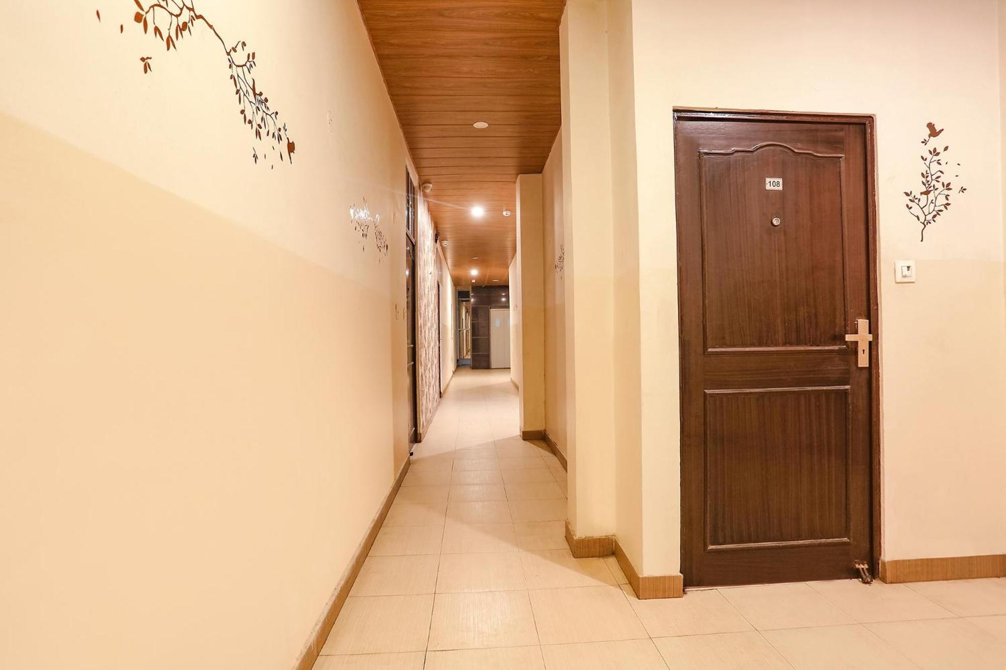 Hotel Collection O 62269 Elegant