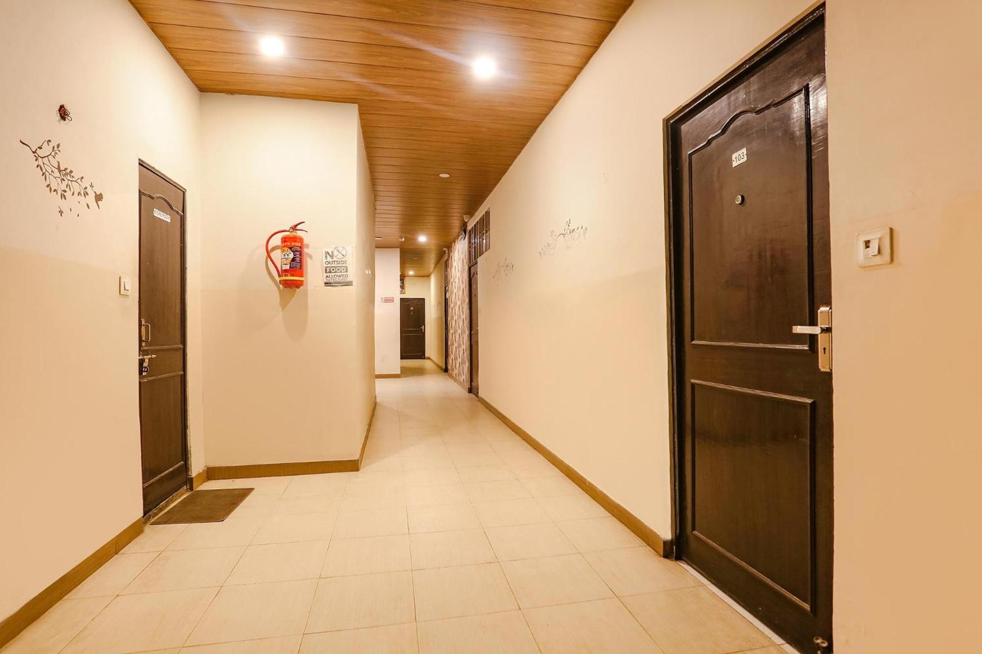 Collection O 62269 Elegant Hotel 3*