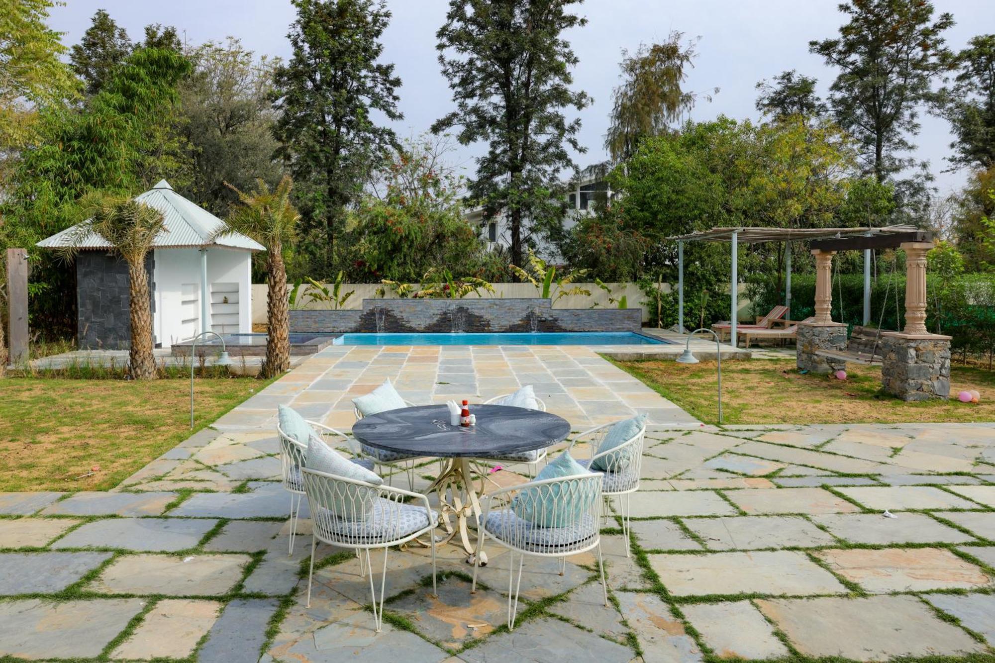 Bed & Breakfast Naila Kothi - A Luxury Boutique Royal In *