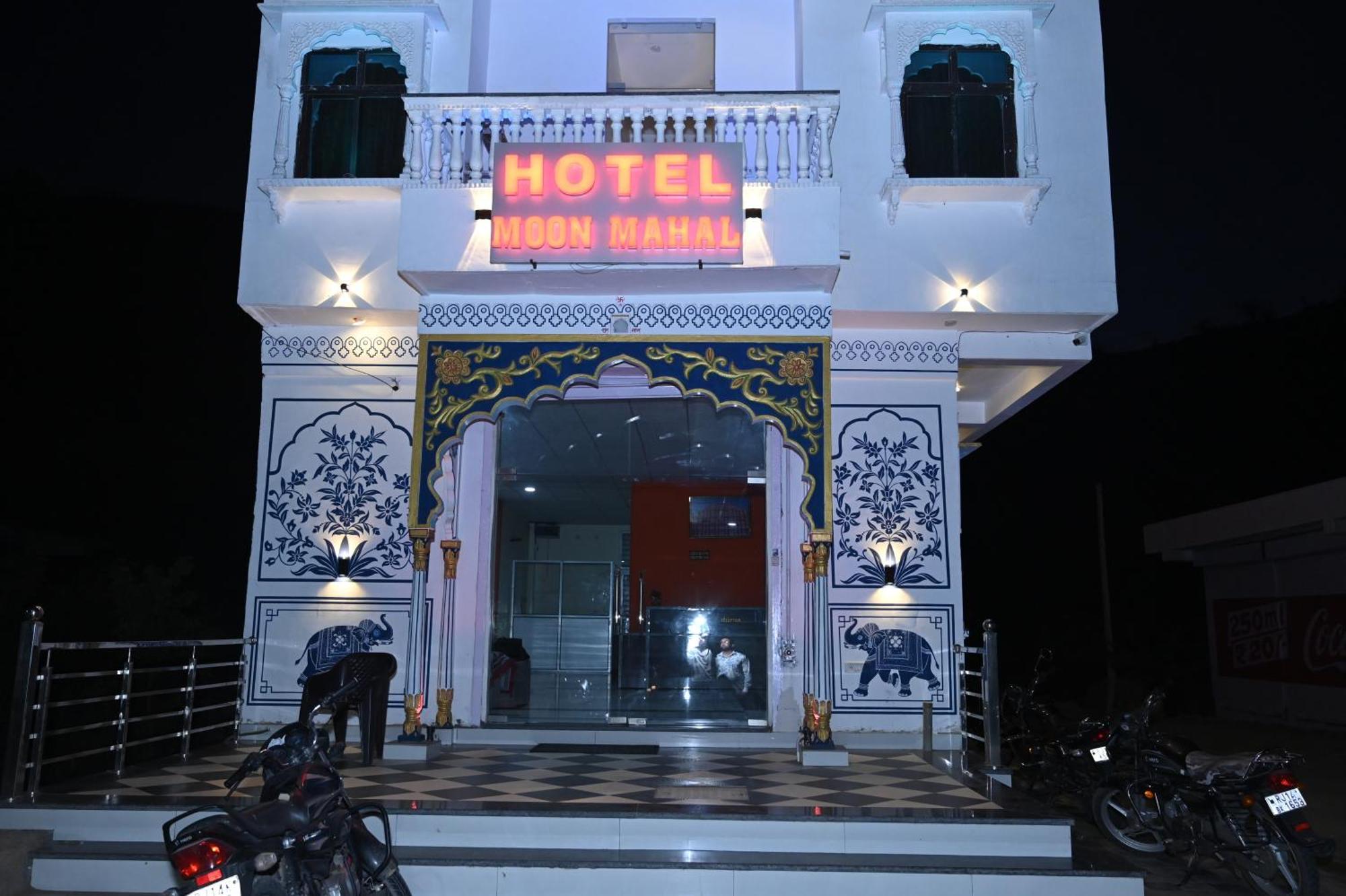Moon Mahal Hotel 3*