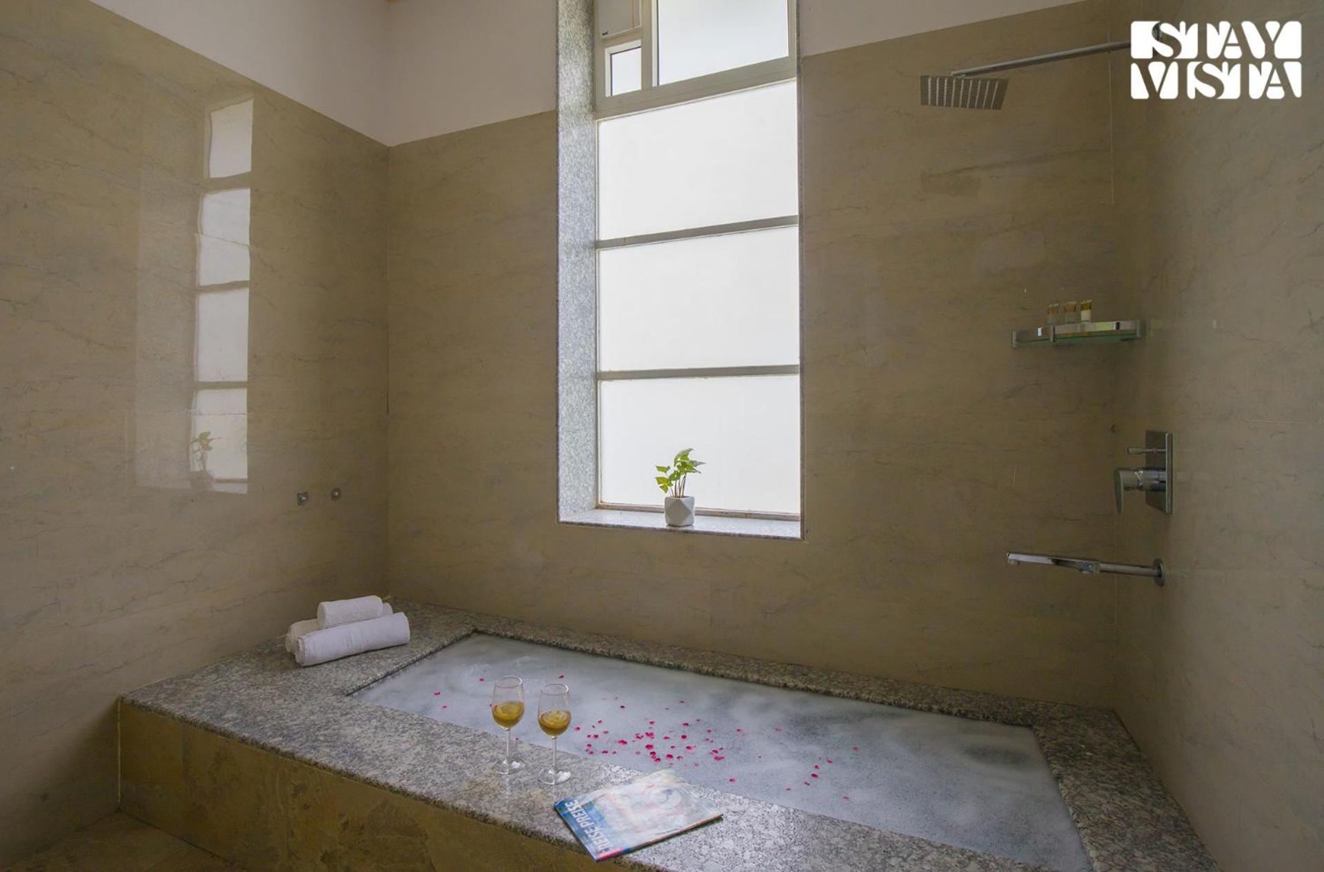 Free Birds Nest With Pvt Pool & Garden At By Stayvista Villa