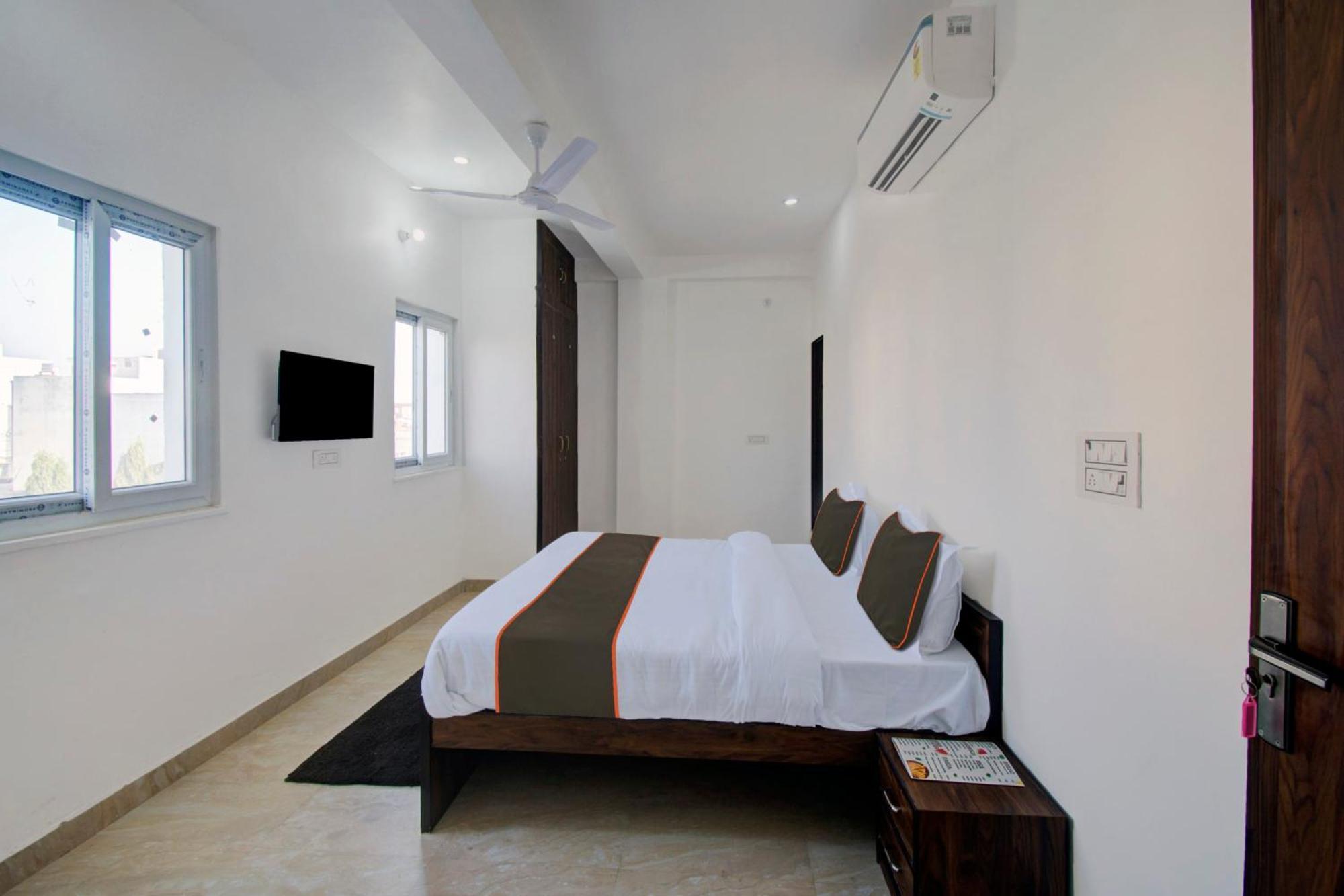 Hotel Oyo 82094 Saras Jaipur