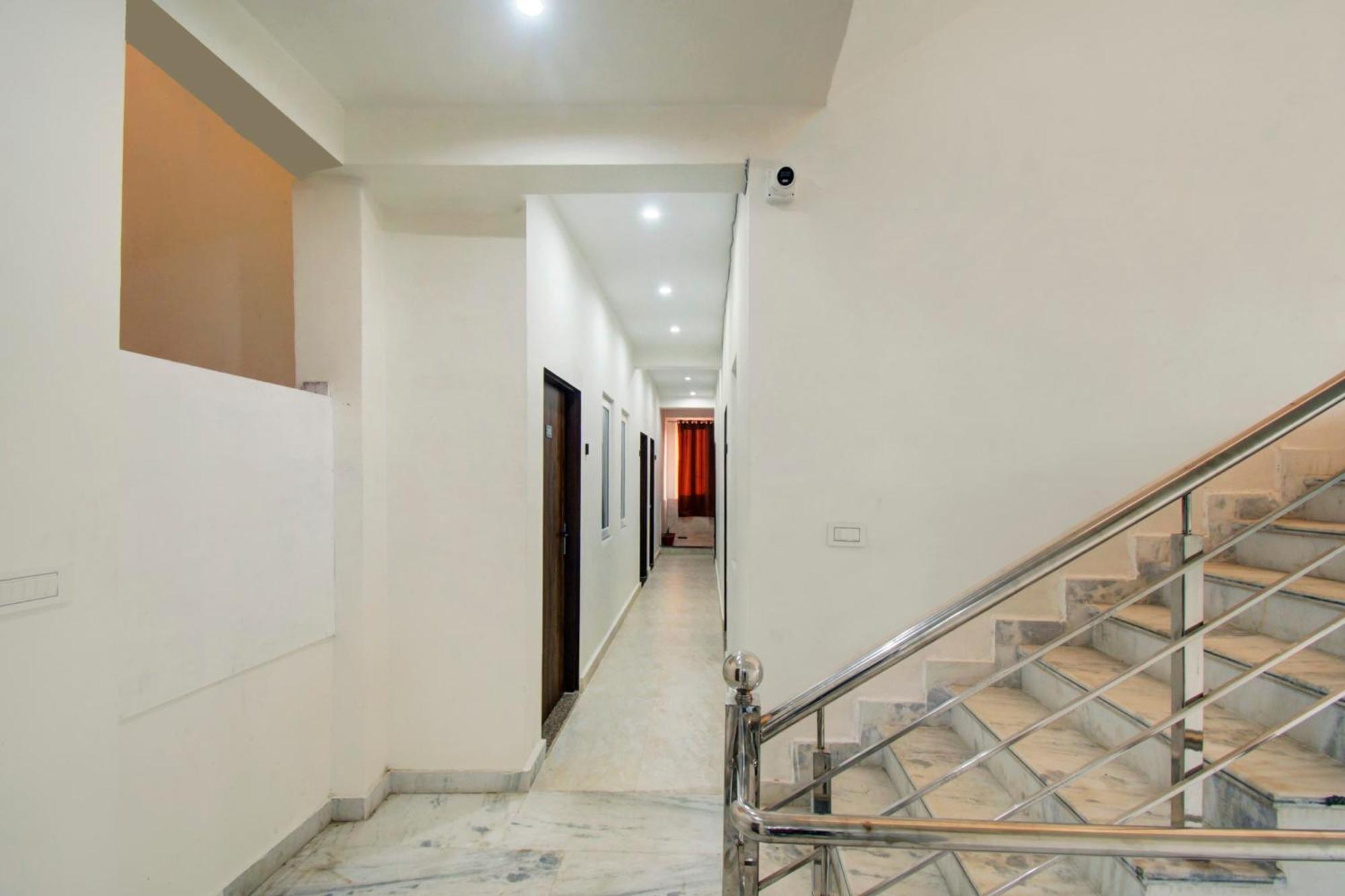 Hotel Oyo 82094 Saras Jaipur
