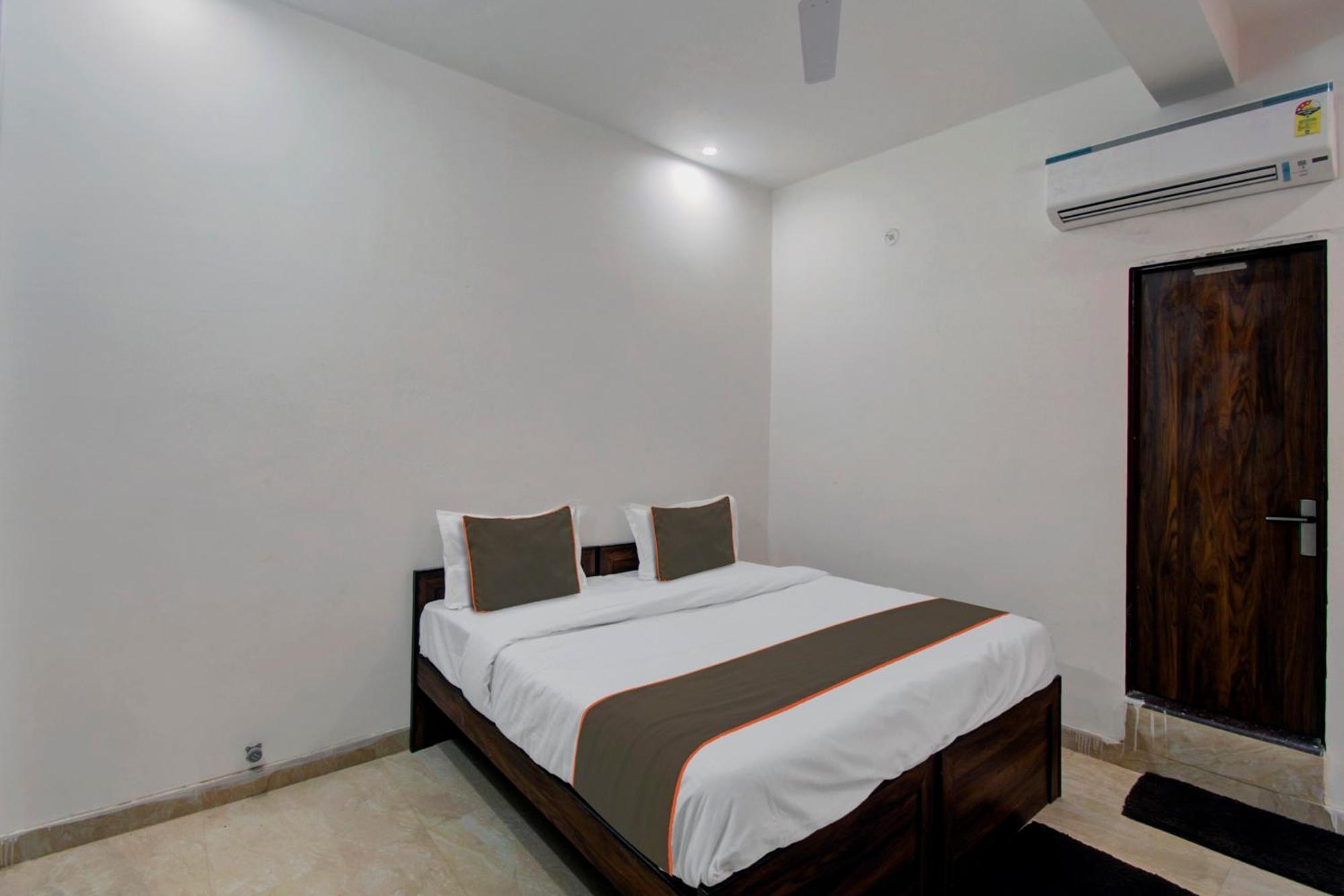 Oyo 82094 Saras 4* Jaipur