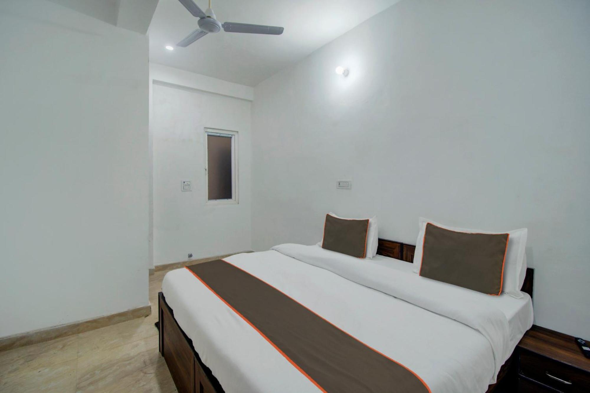 Oyo 82094 Saras Hotel
