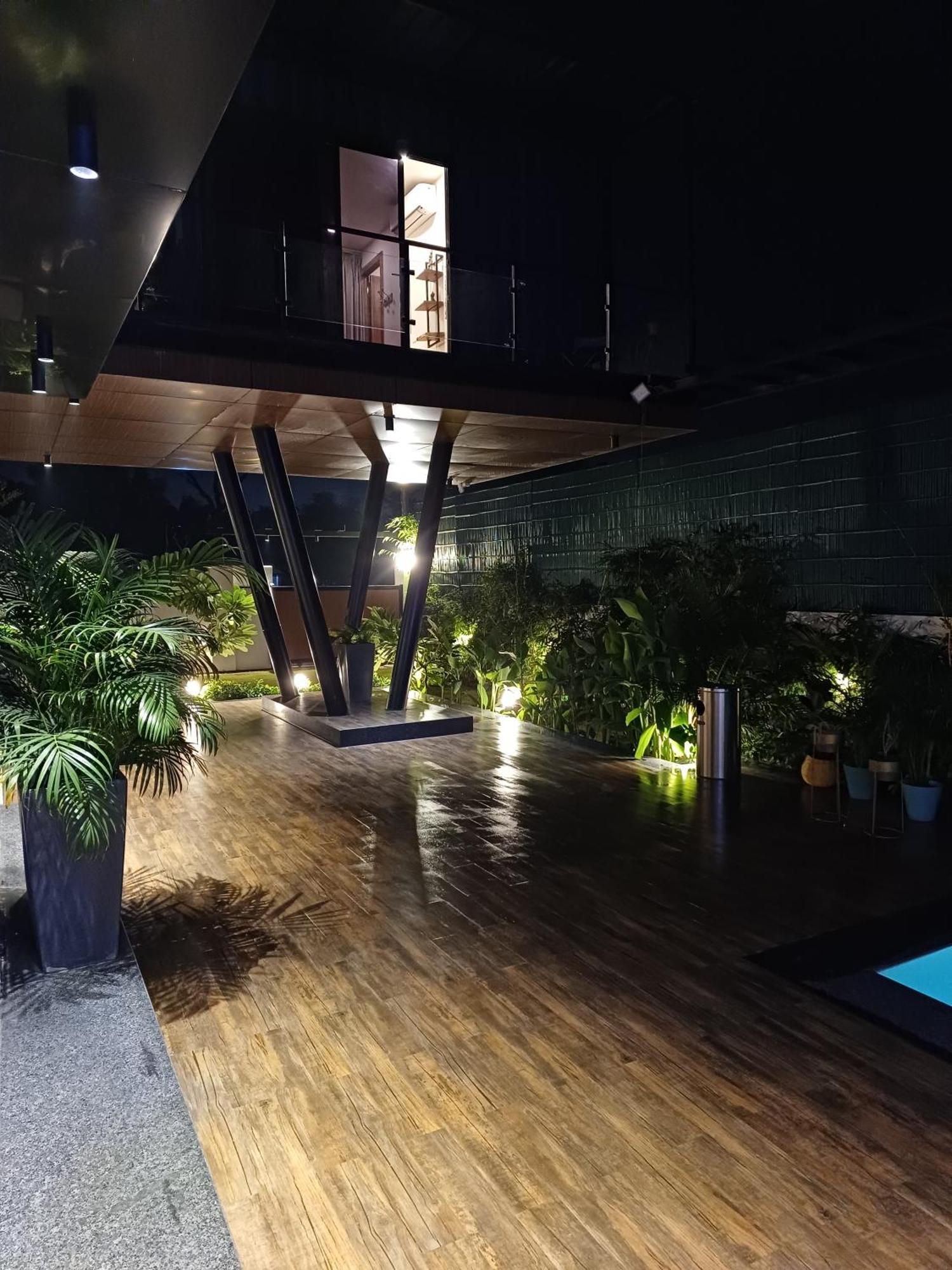 The Hanging - A Luxury Pool In Villa Jaipur