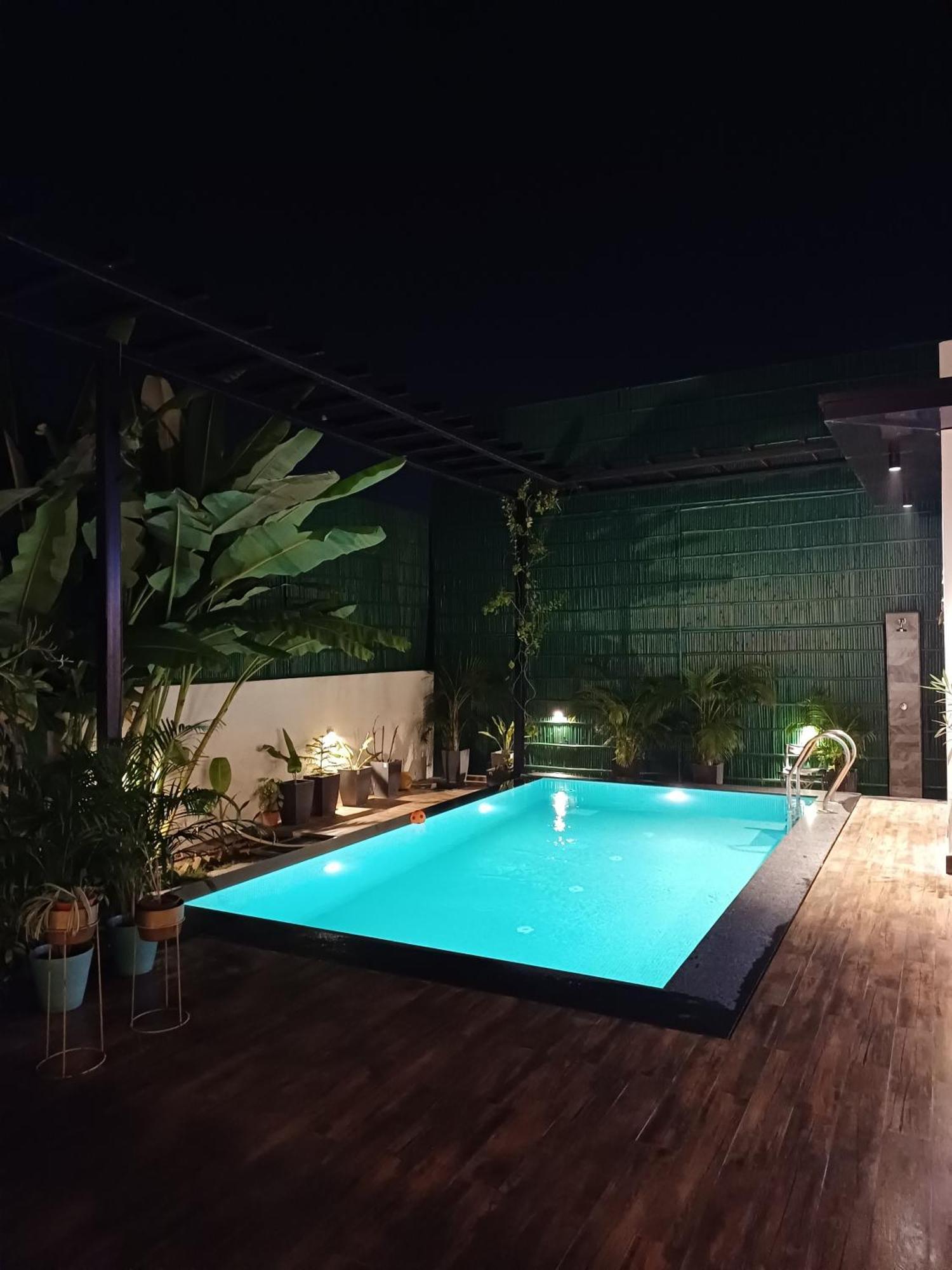 The Hanging - A Luxury Pool In Jaipur