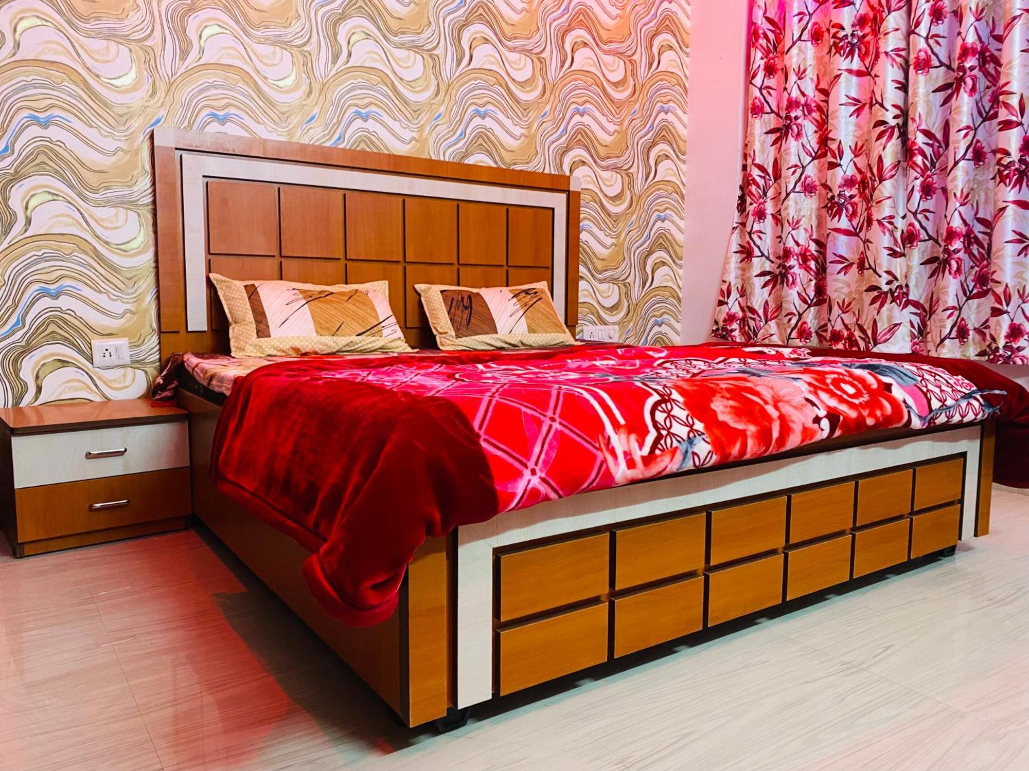 & Solanki Residency Apartment *